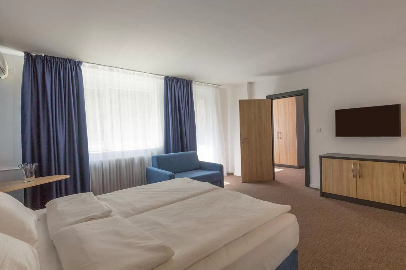 Photo of the whole room, Bed in Premium Crown Suites