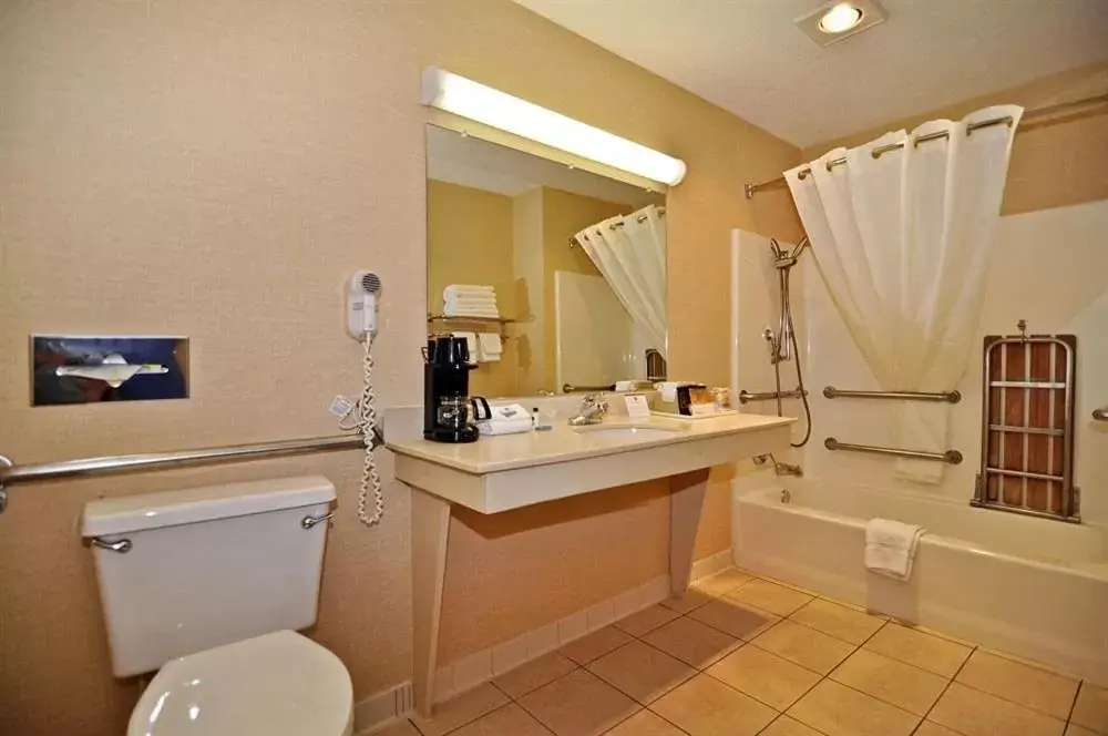 Bathroom in Quality Inn