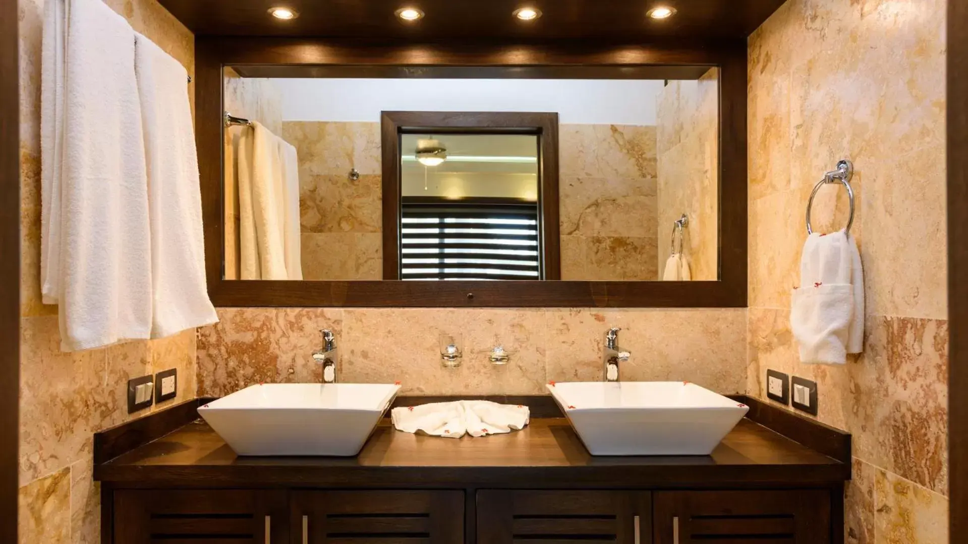 Bathroom in Aligio Apart-hotel & Spa - Las Terrenas