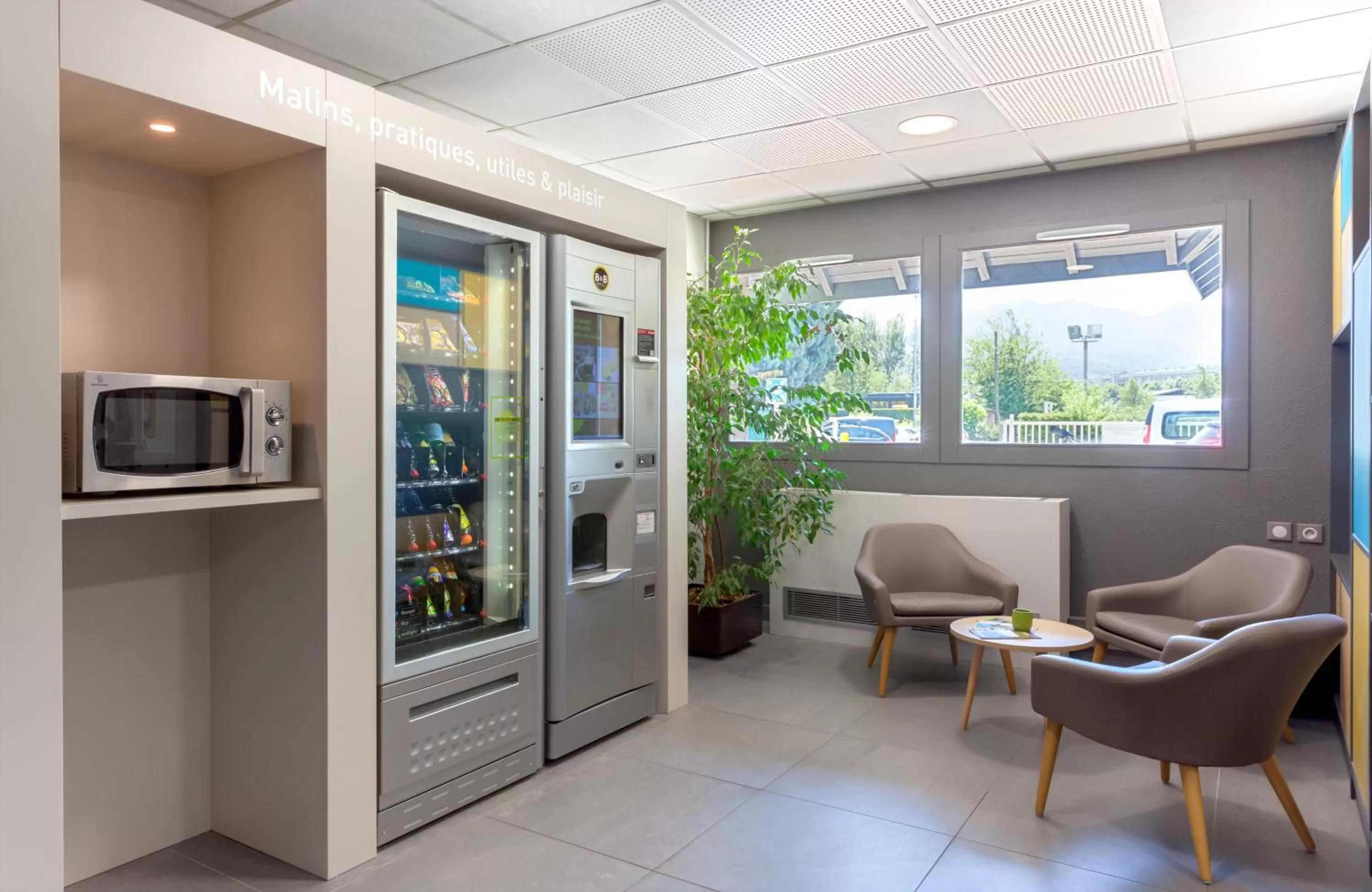 Lobby or reception in B&B HOTEL CHAMBERY La Cassine