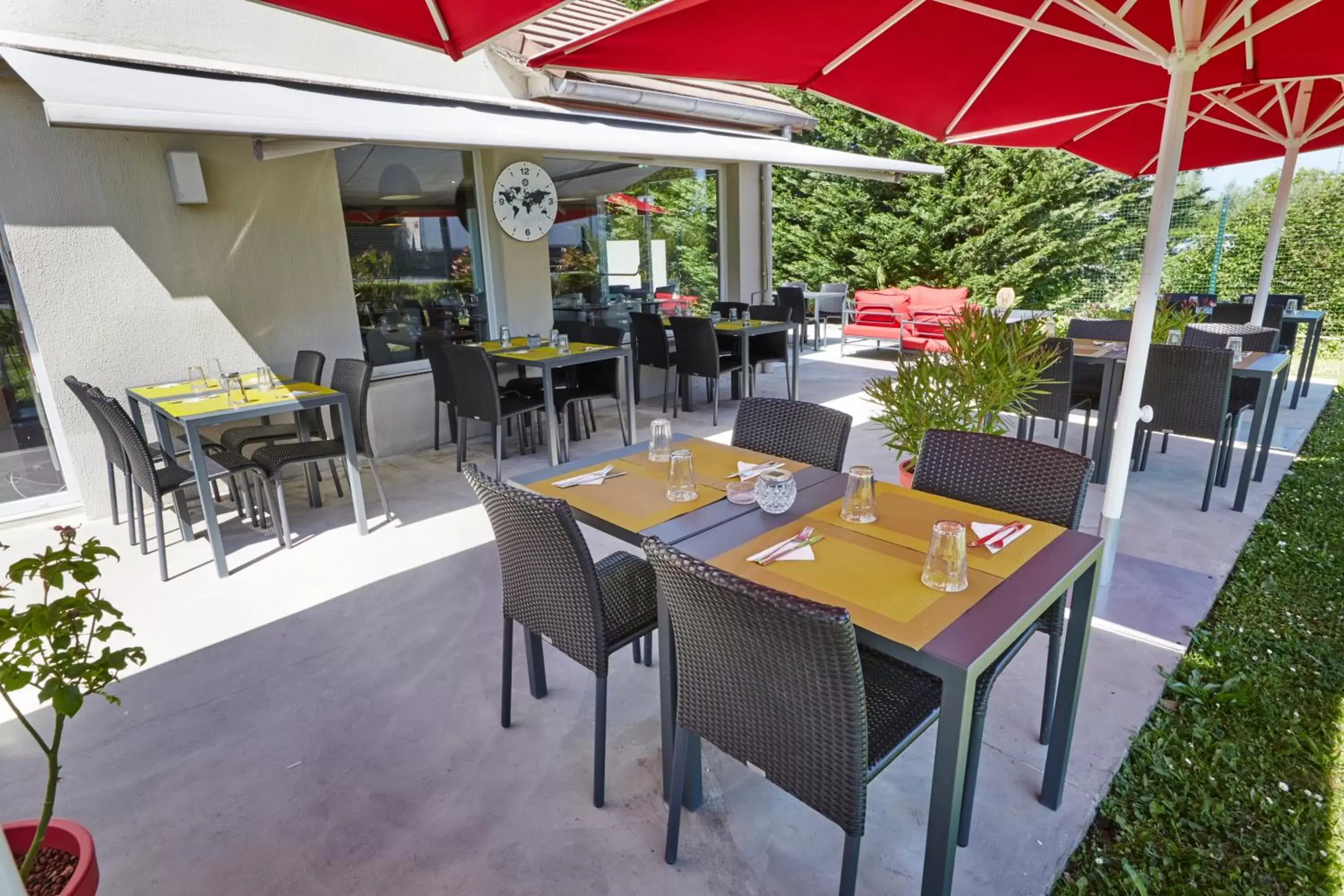 Property building, Restaurant/Places to Eat in Campanile Evry Ouest - Corbeil Essonnes
