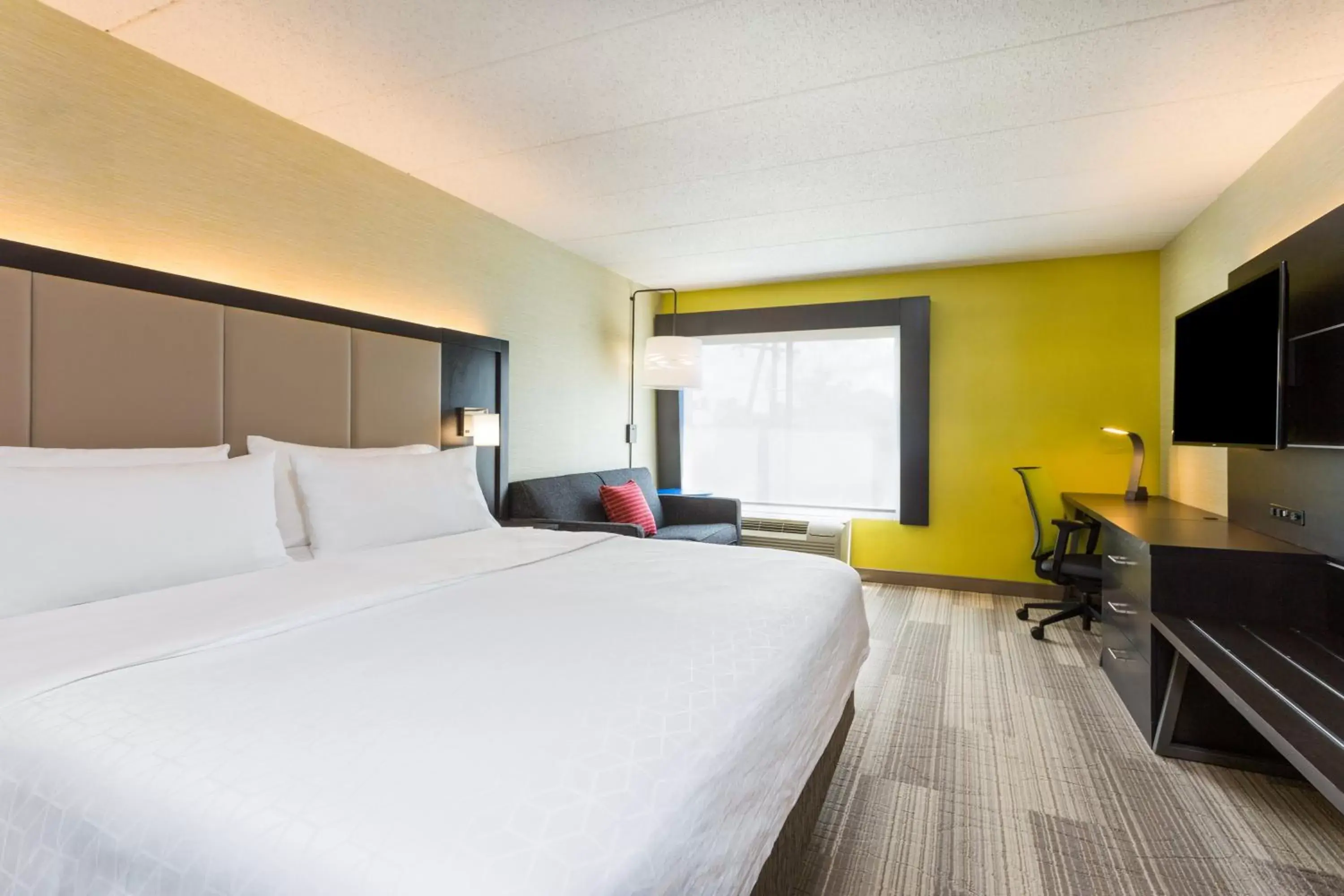 Photo of the whole room, Bed in Holiday Inn Express - Lorton, an IHG Hotel