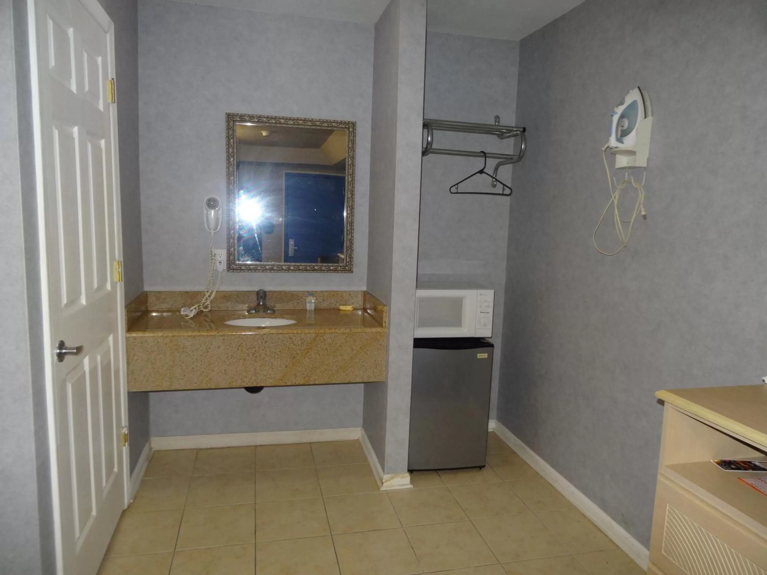 Village Inn & Suites - Smithville