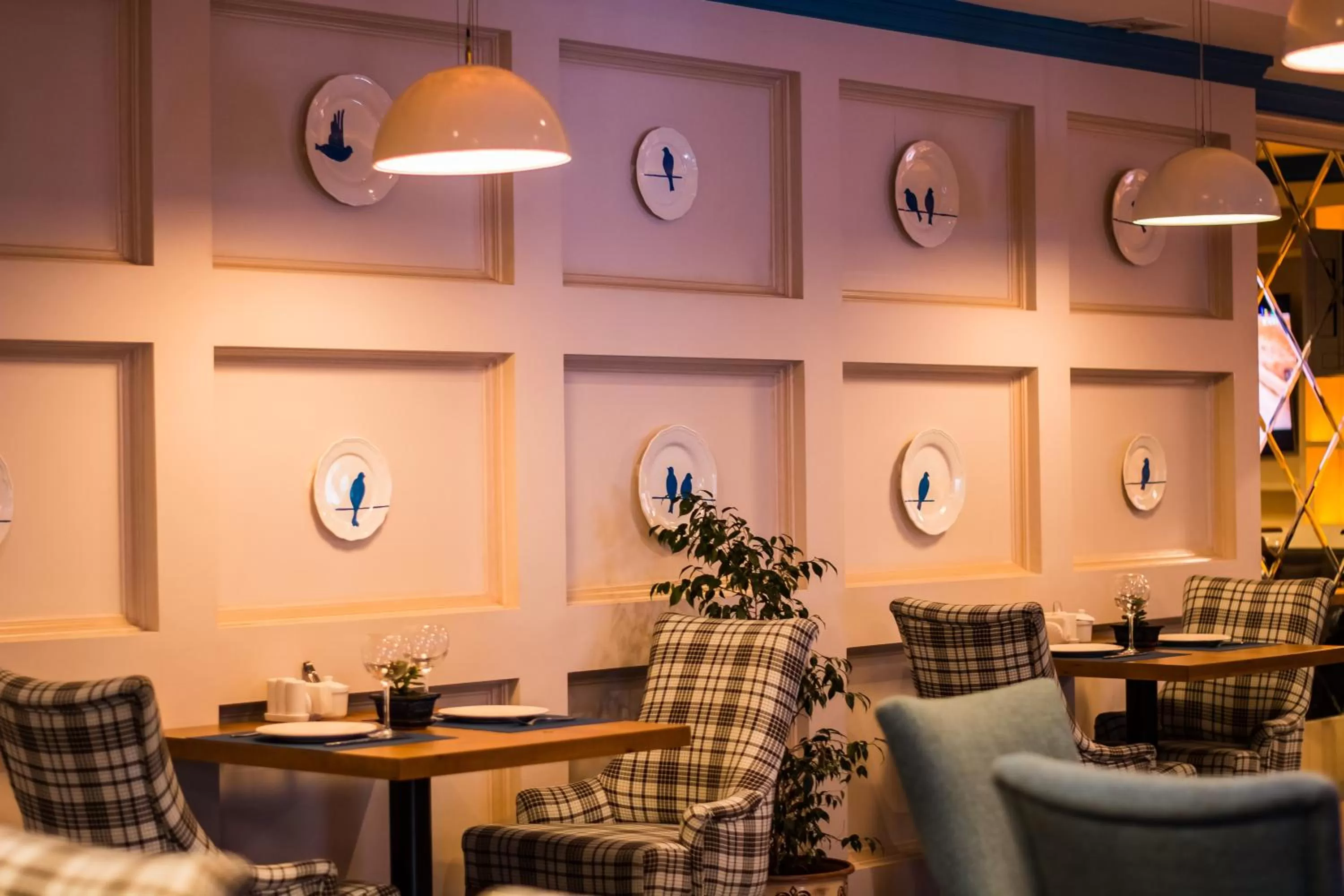 Restaurant/places to eat in Red Village Hotel