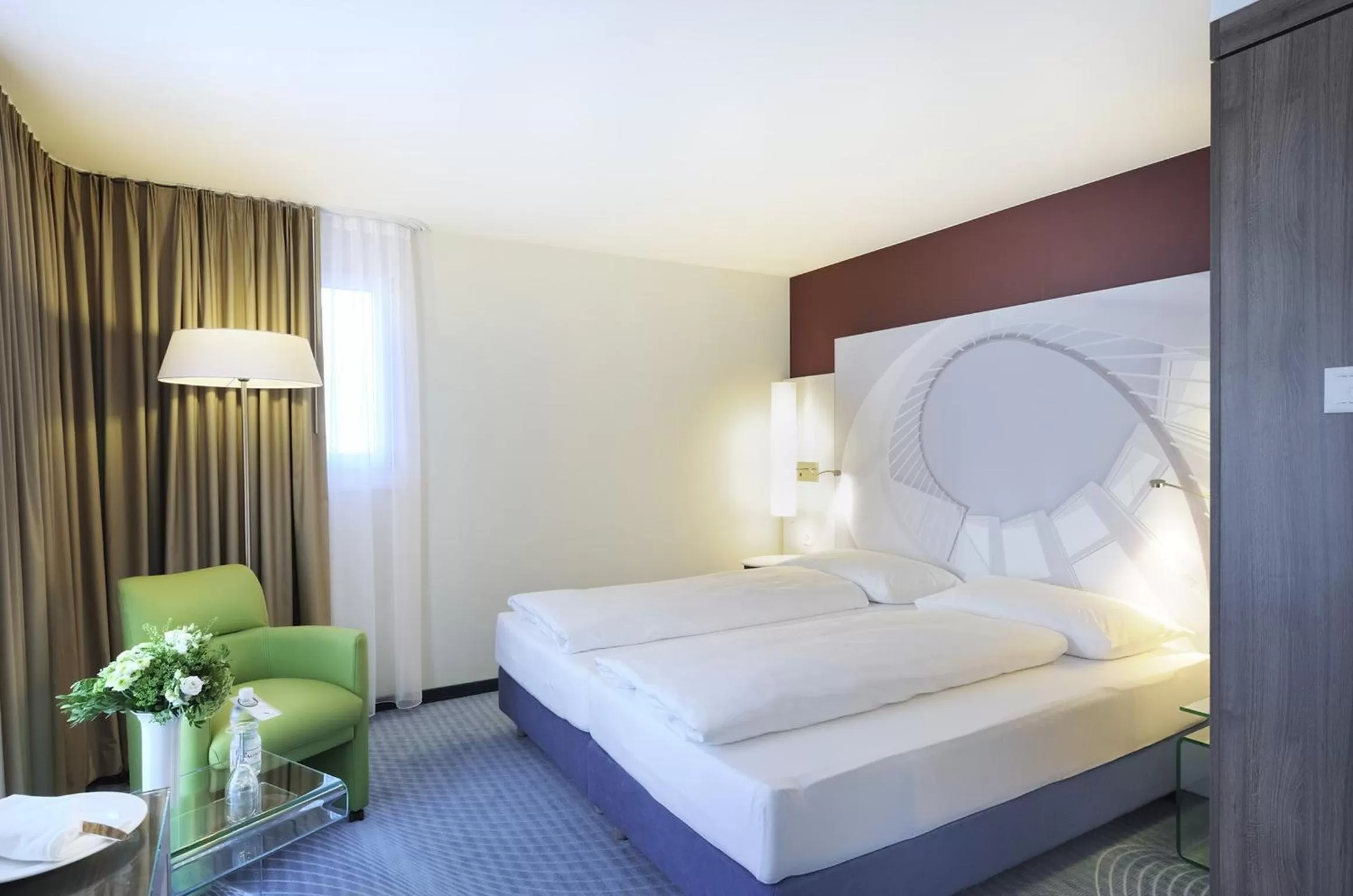 Coffee/tea facilities, Bed in SeminarHotel am Ägerisee