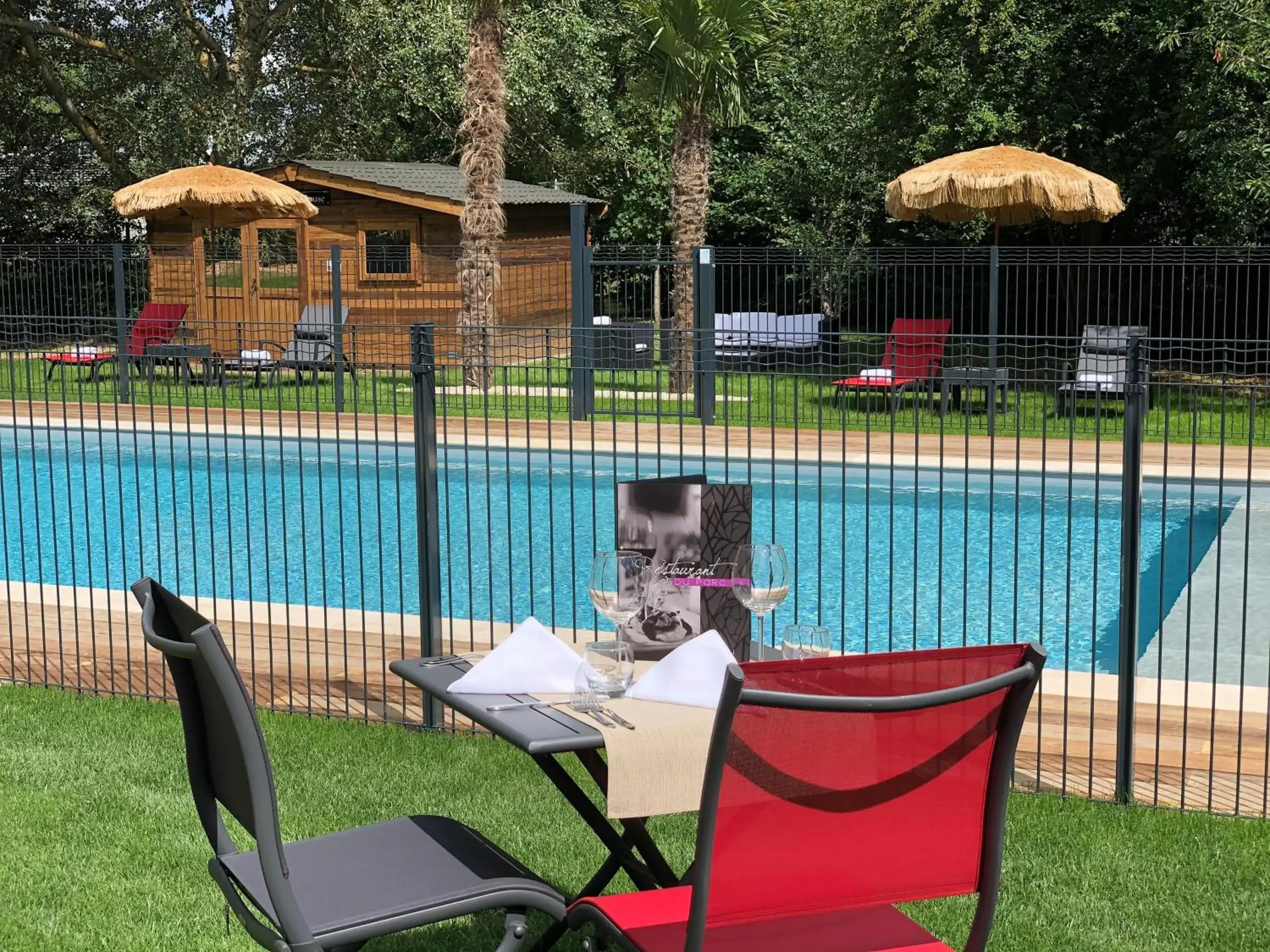 Patio, Swimming Pool in Hotel Restaurant Du Parc Saumur Logis Elégance