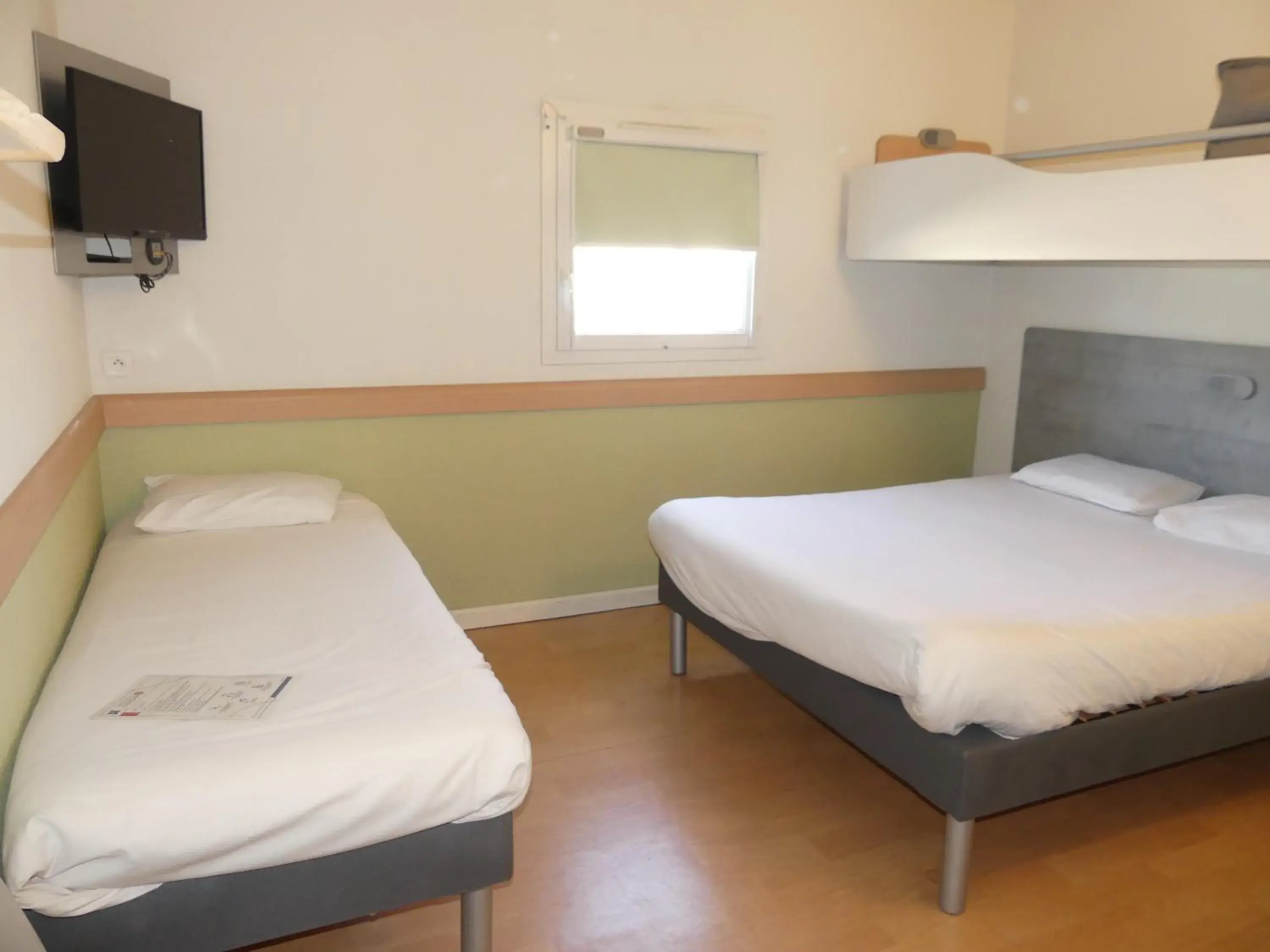 Bed in ibis budget Istres Trigance