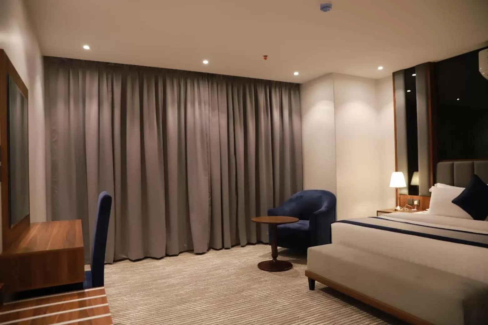 Bedroom, Bed in Tulip View Hotel