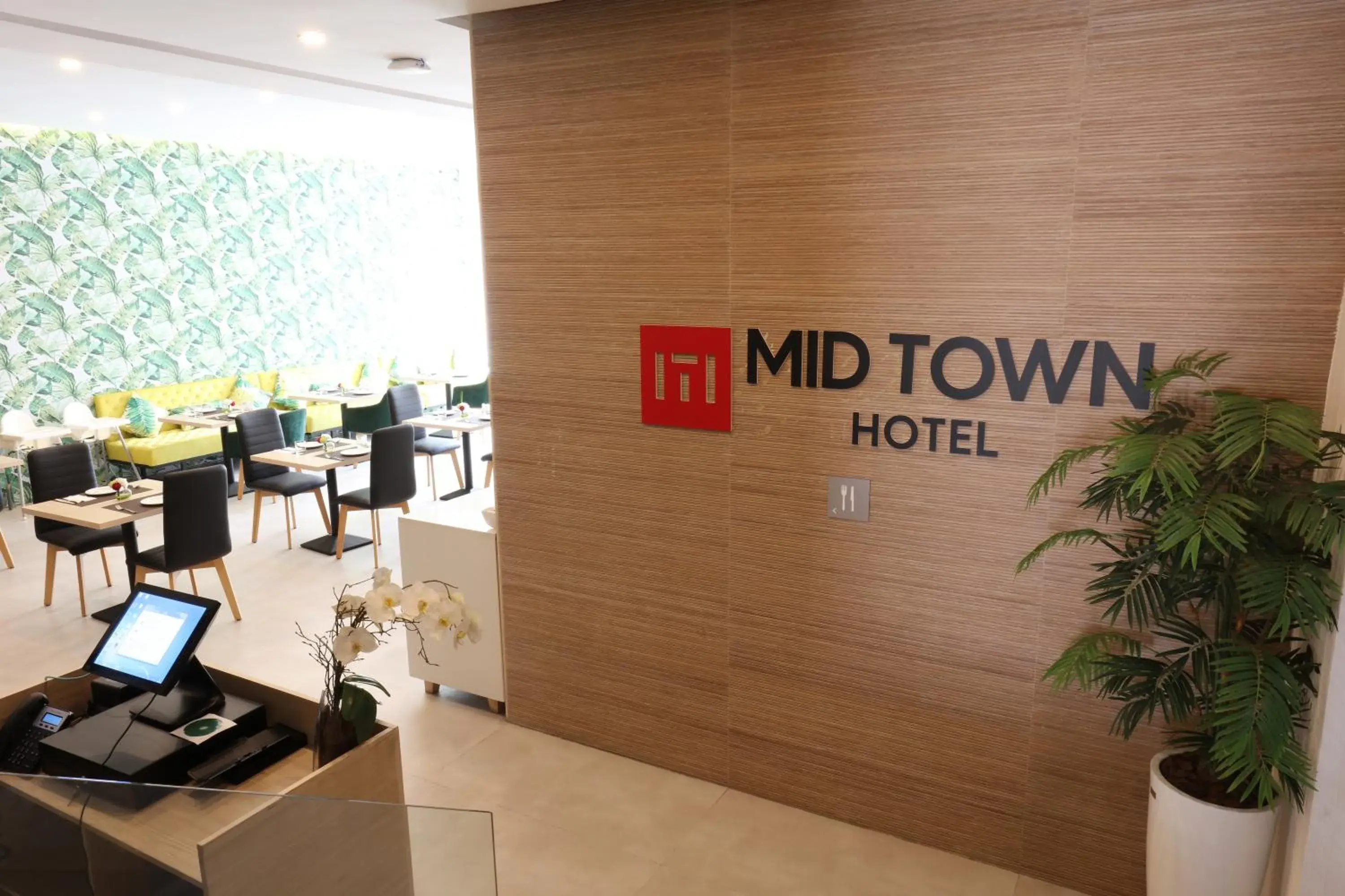 Restaurant/places to eat in MID TOWN Hotel Casablanca