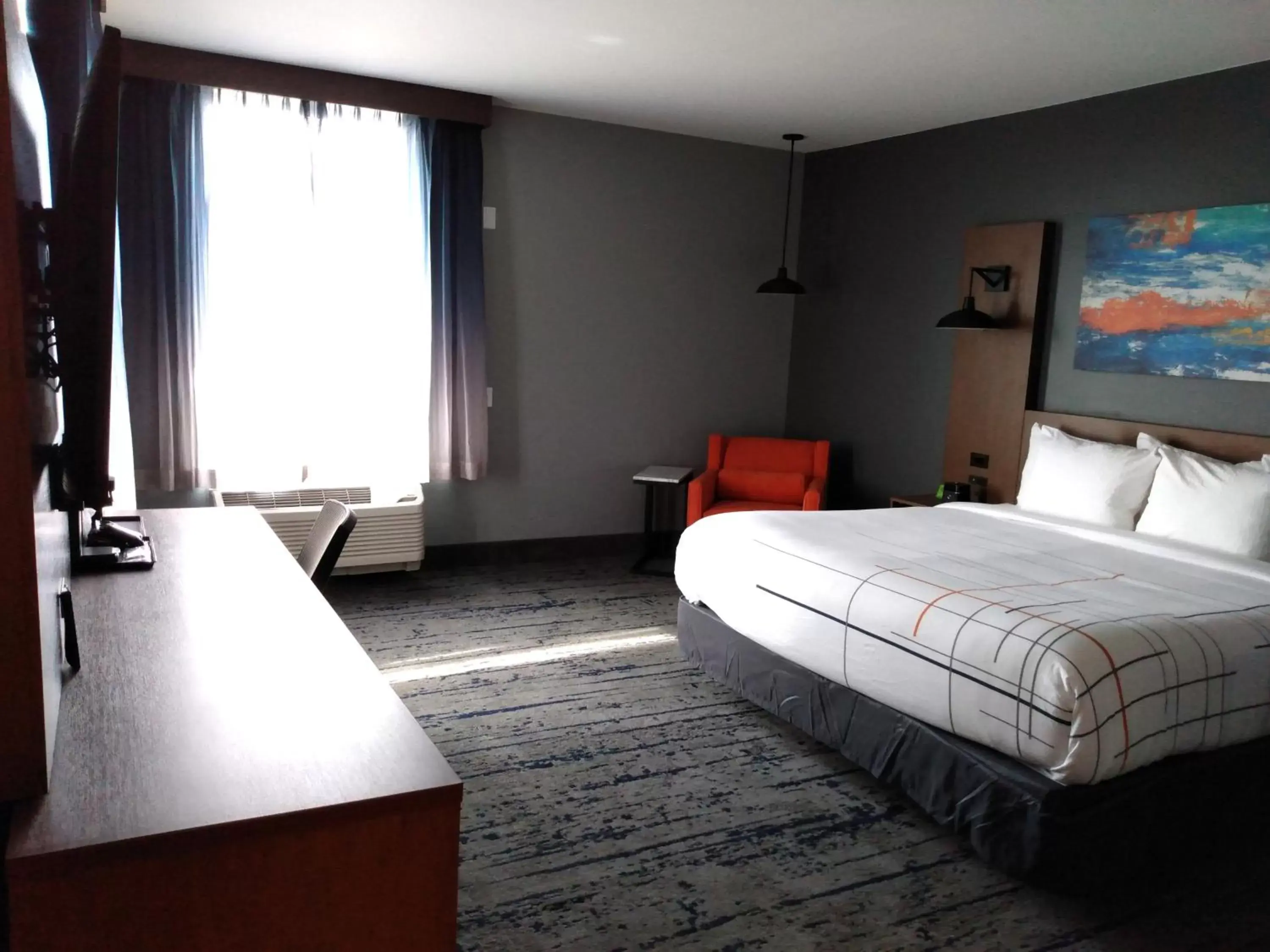 Bedroom in La Quinta Inn & Suites by Wyndham Bardstown