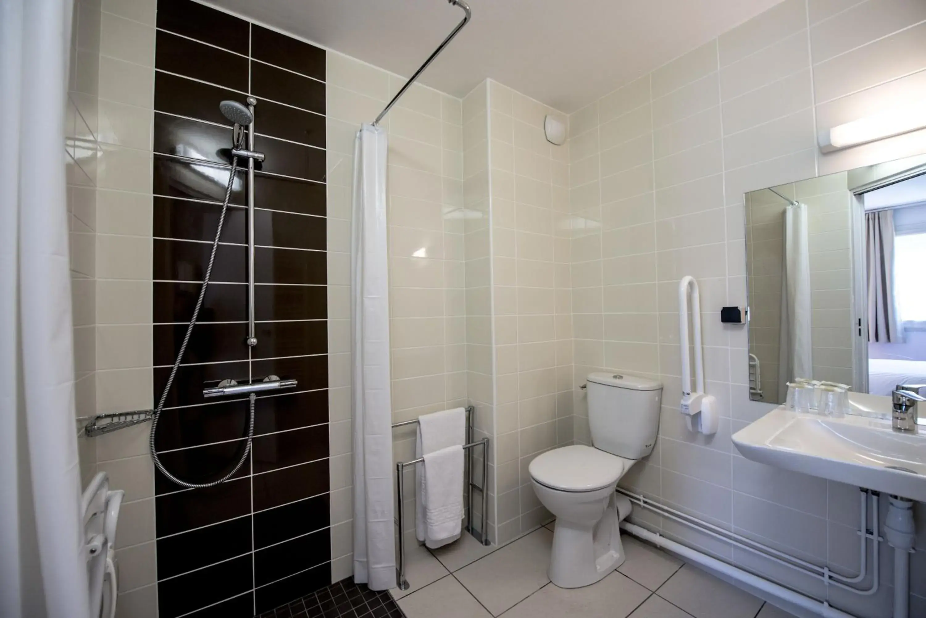 Bathroom in Logis Carline Hôtel Restaurant