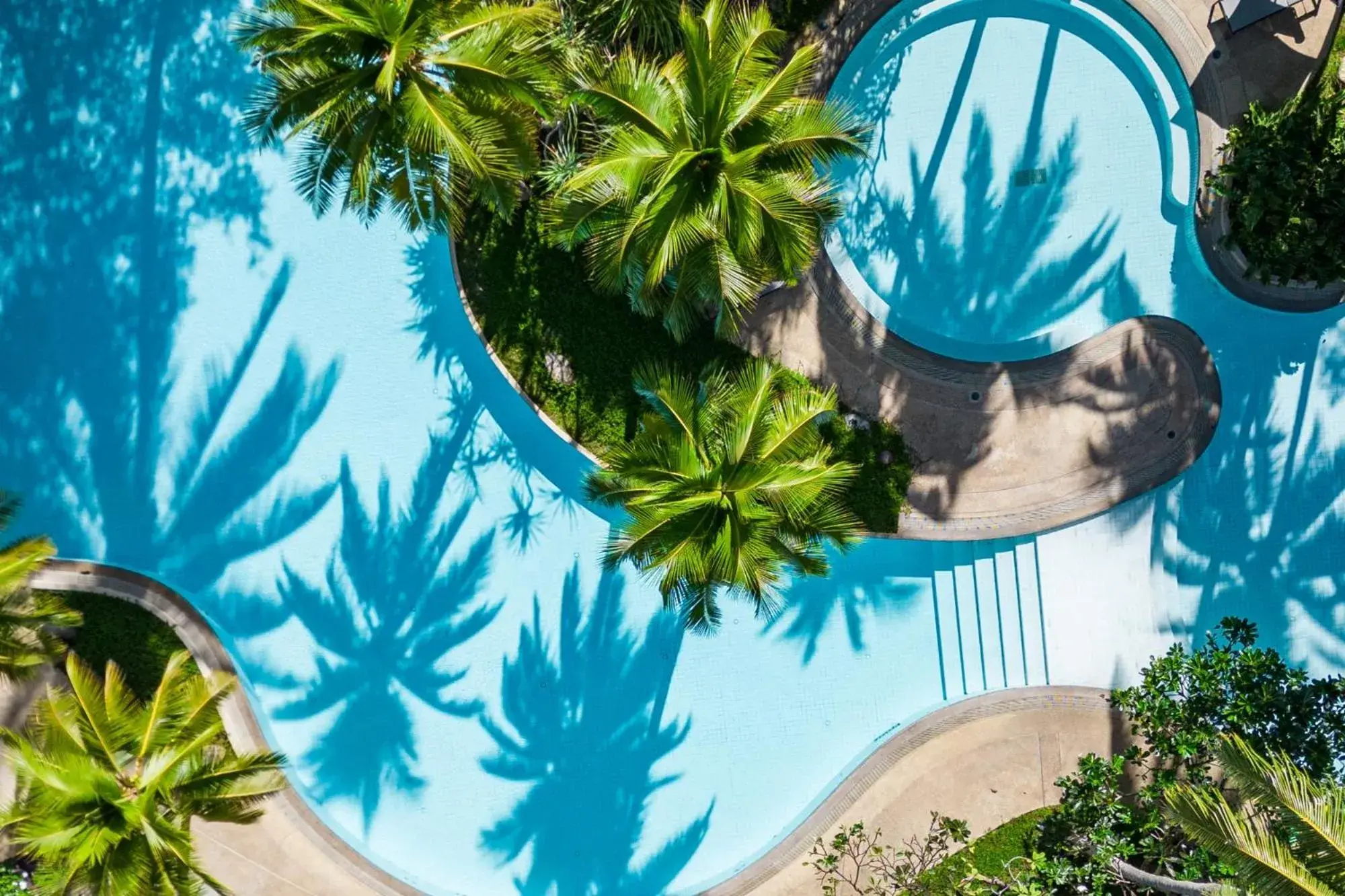 Swimming pool in Pullman Phuket Karon Beach Resort Swimming pool in Pullman Phuket Karon Beach Resort
