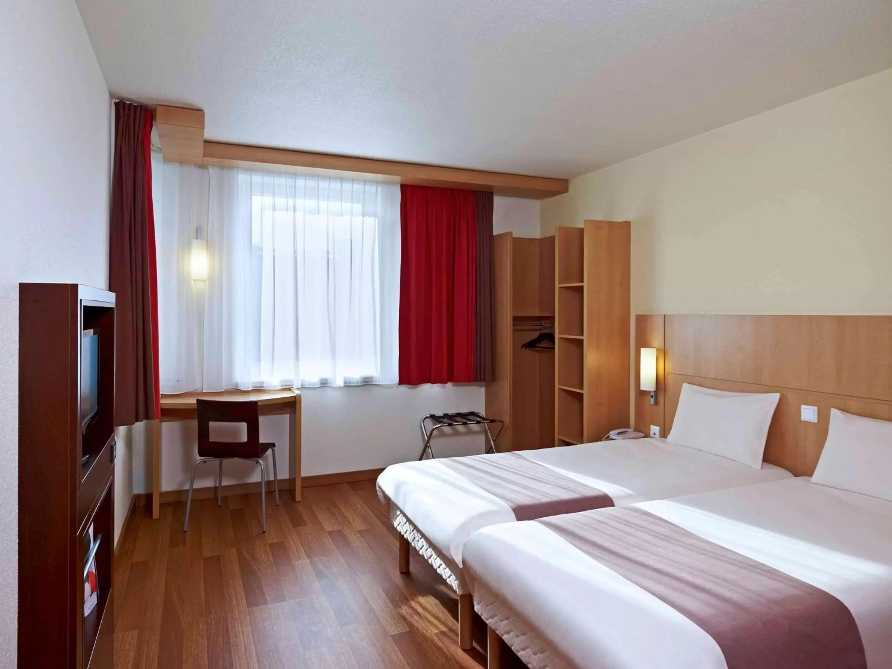 Photo of the whole room, Bed in Ibis Kraków Stare Miasto