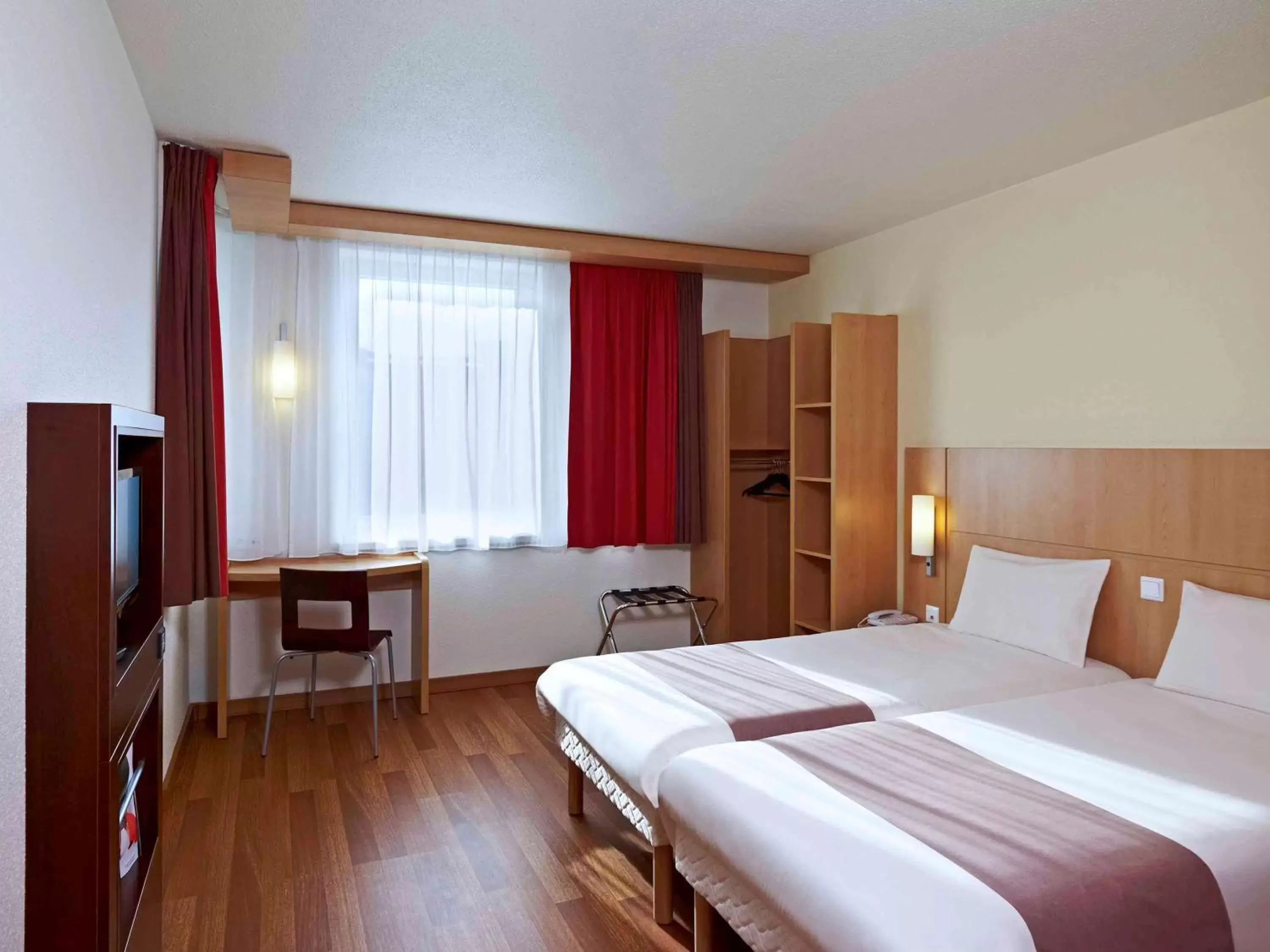 Photo of the whole room, Bed in Ibis Kraków Stare Miasto Photo of the whole room, Bed in Ibis Kraków Stare Miasto