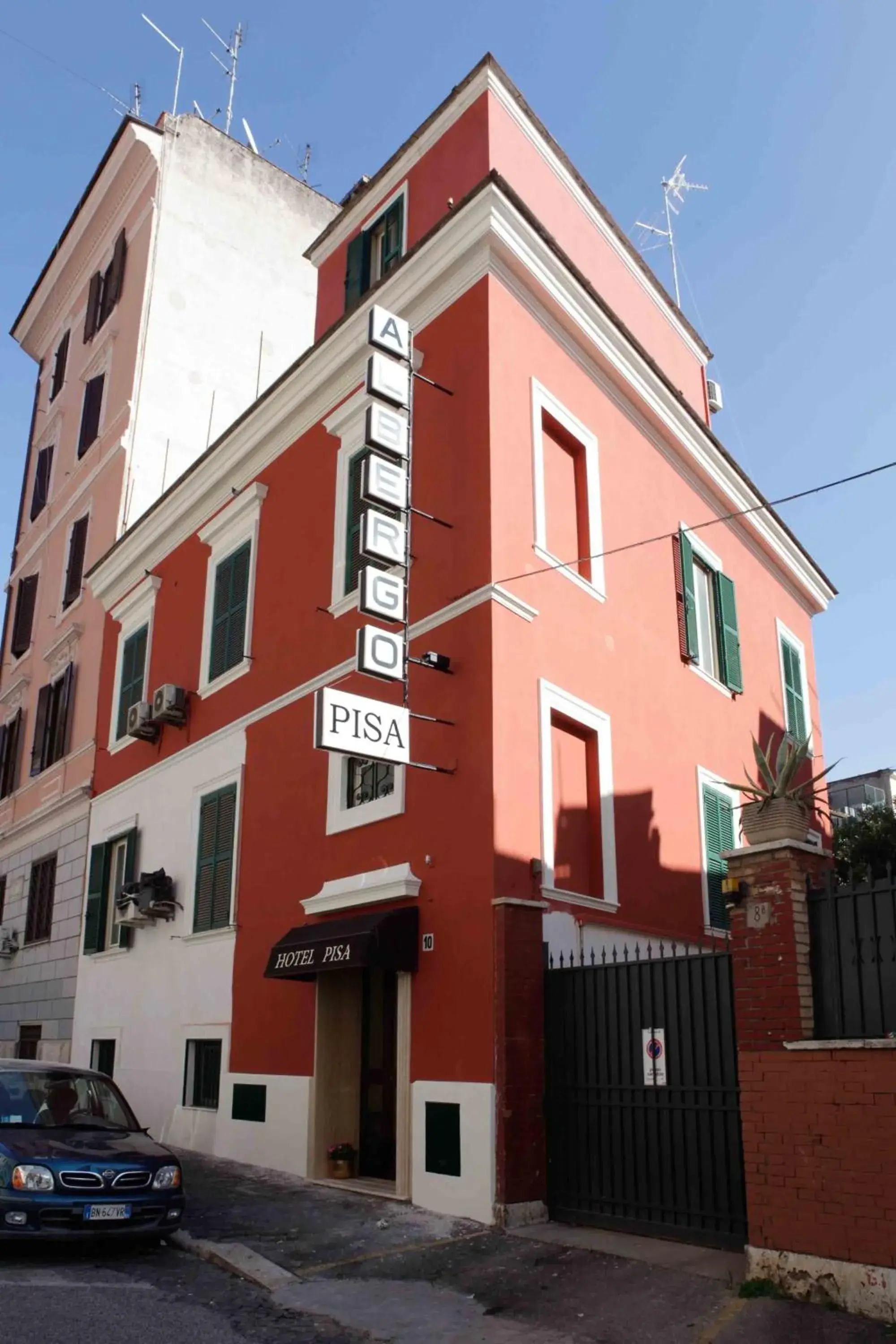 Facade/entrance, Property Building in Hotel Pisa