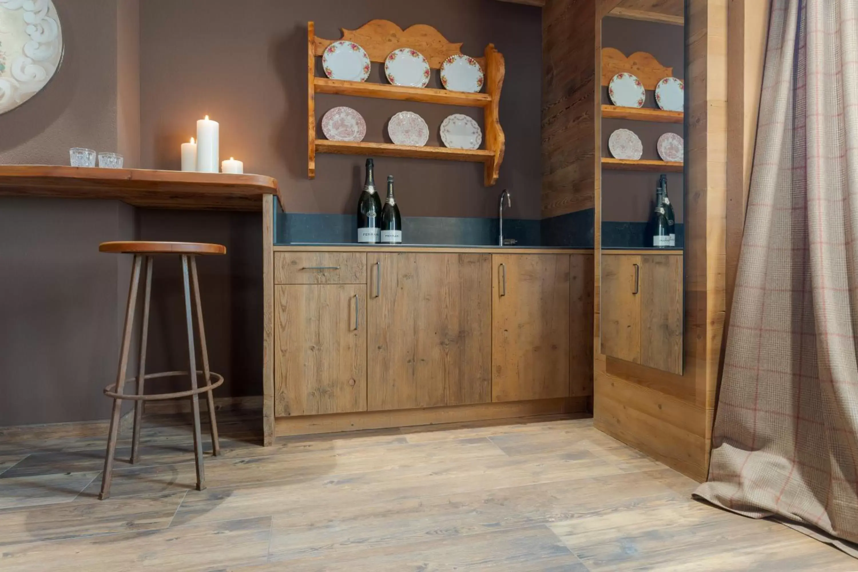 Kitchen/Kitchenette in John Luxury Suites