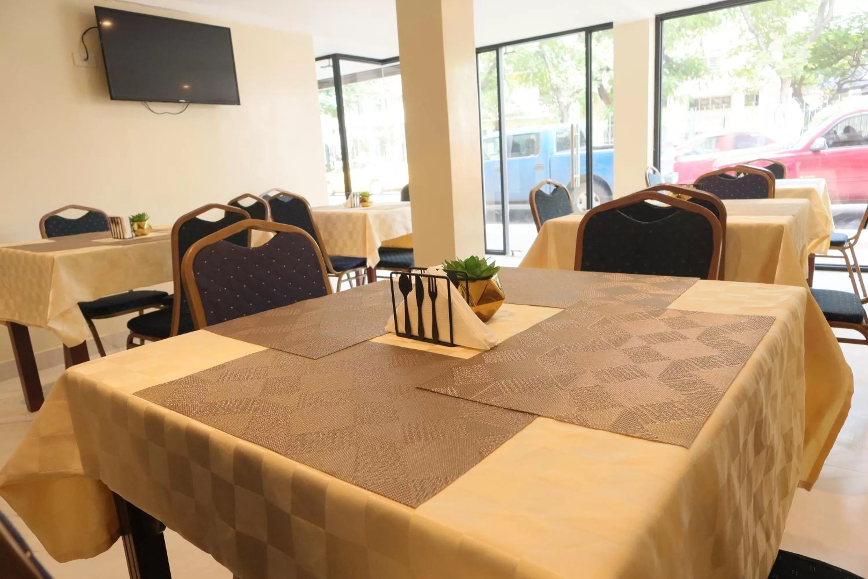 Restaurant/places to eat in Hotel Sada