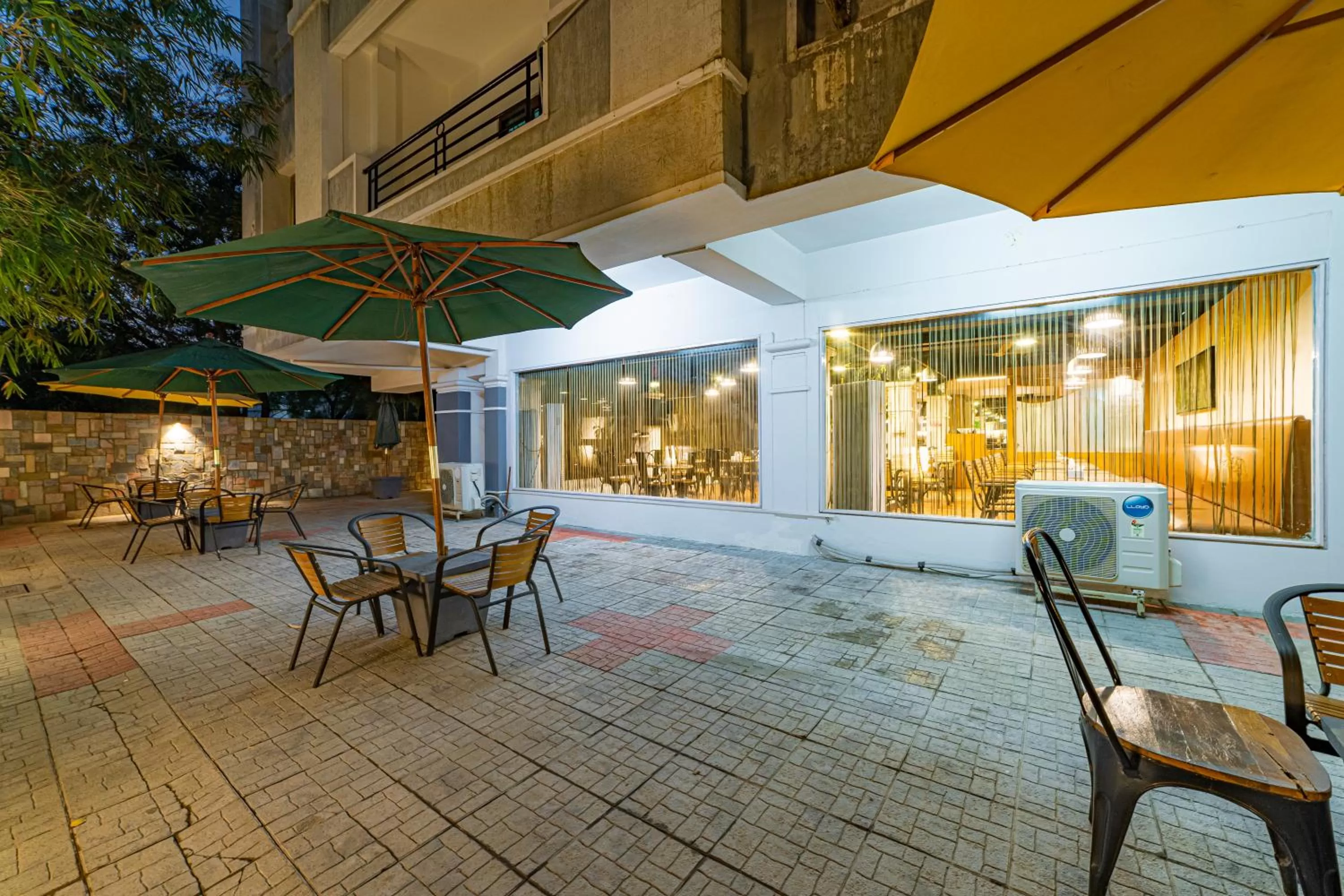 Restaurant/places to eat in Hotel Athome , Whitefields, Kondapur