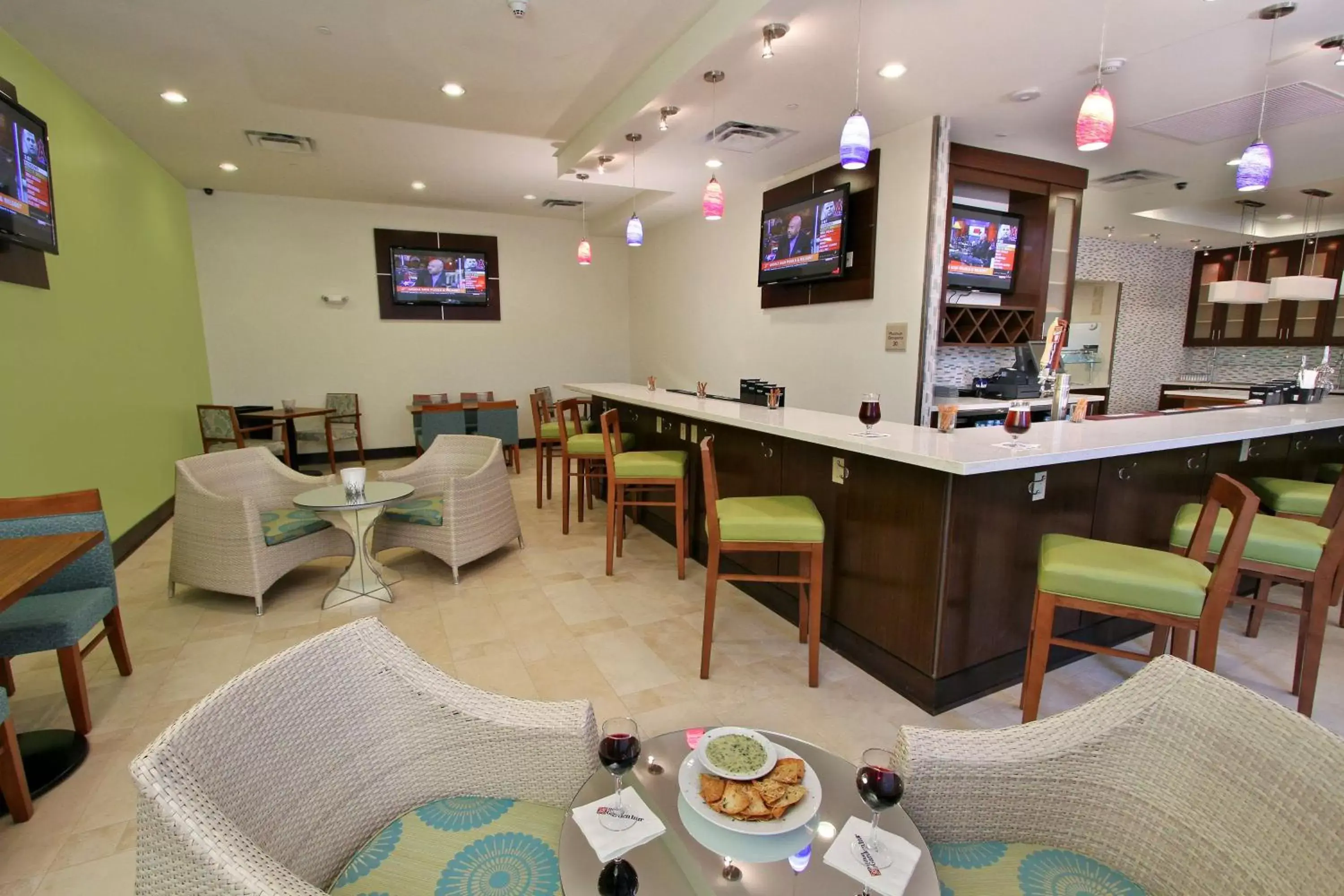 Lounge or bar, Restaurant/Places to Eat in Hilton Garden Inn Covington/Mandeville