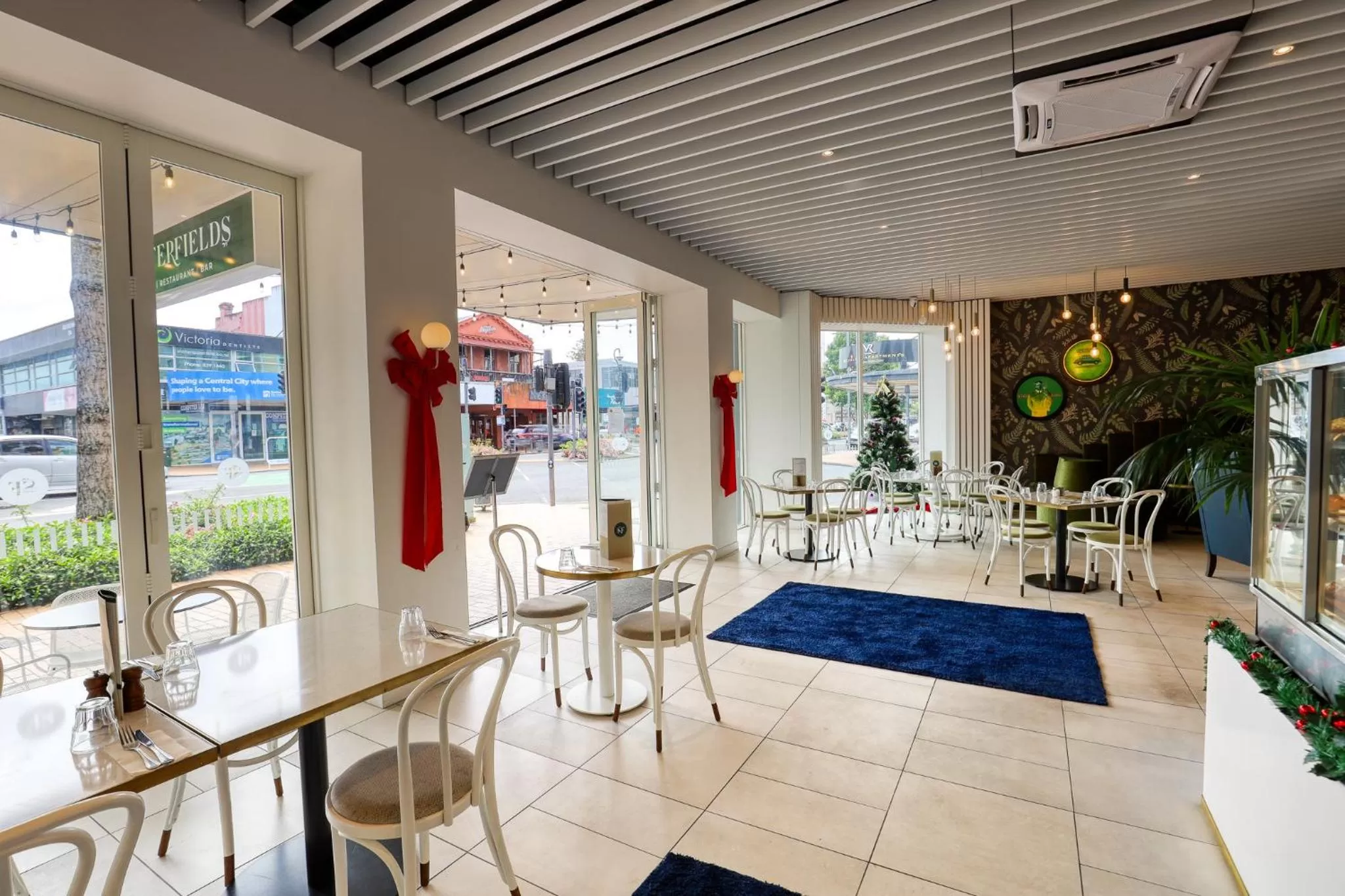 Restaurant/places to eat in Ramada by Wyndham, Hamilton City Center