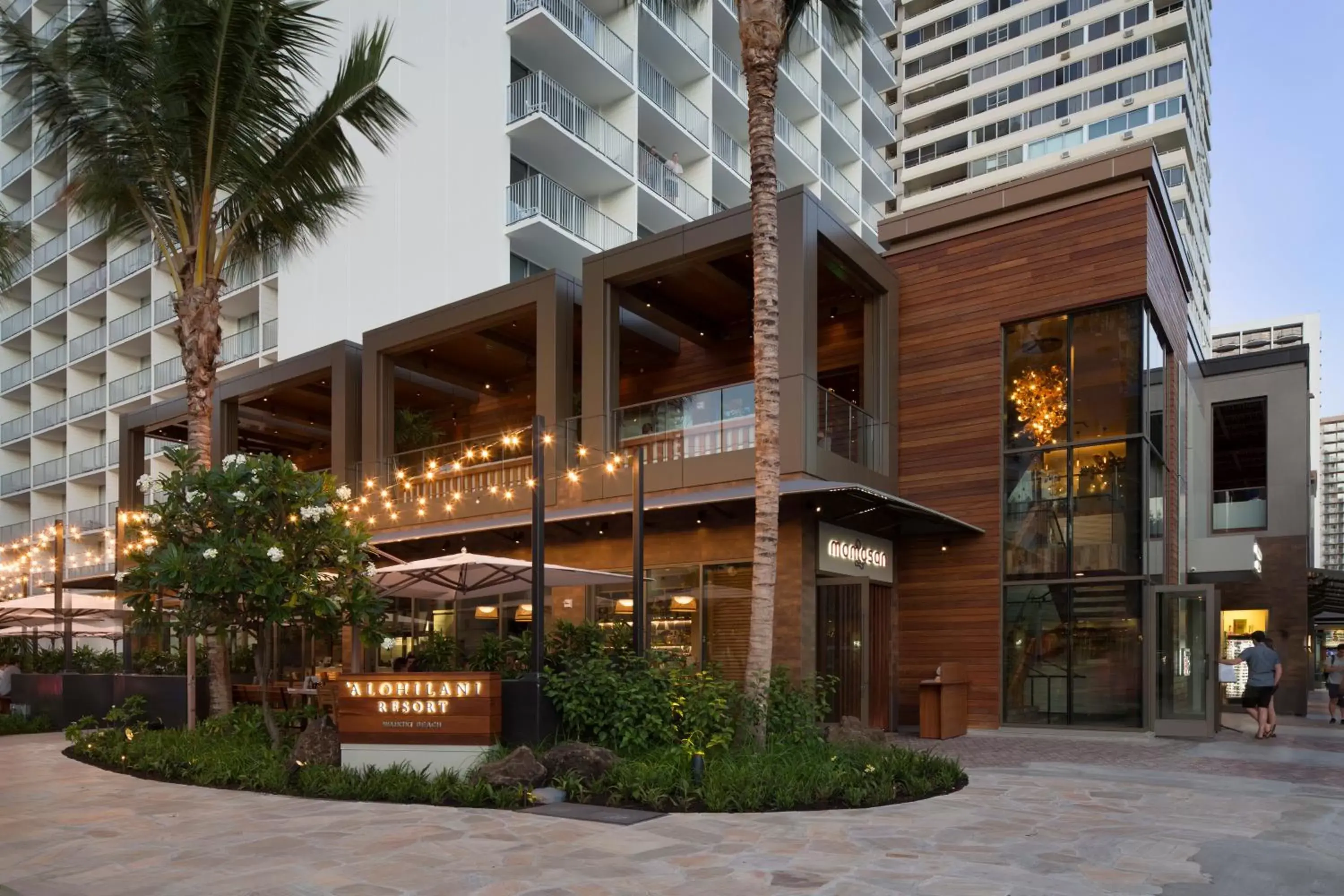 Restaurant/places to eat, Property Building in 'Alohilani Resort Waikiki Beach