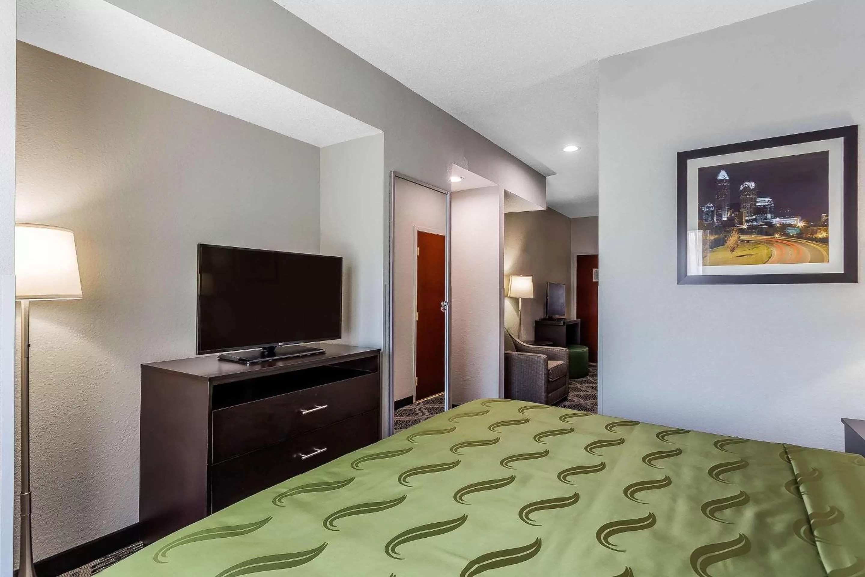 Photo of the whole room, Bed in Quality Suites Pineville - Charlotte