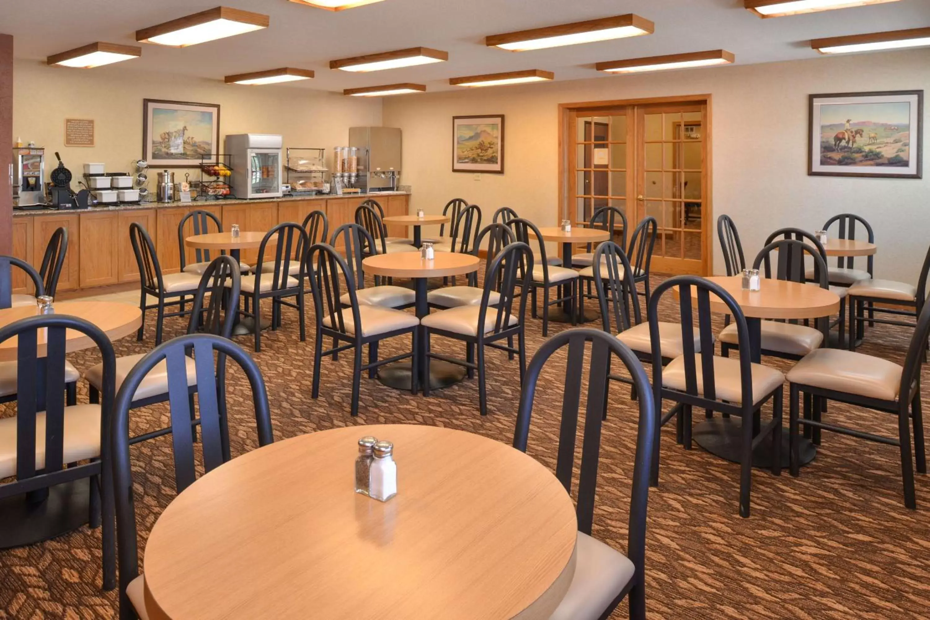 Restaurant/Places to Eat in Best Western Pinedale Inn