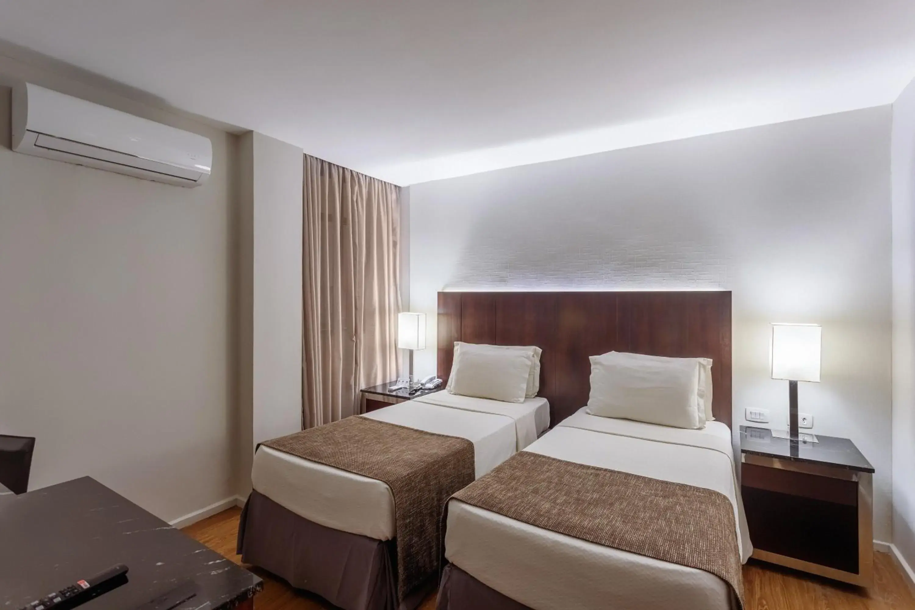 Standard Twin Room in Orla Copacabana Hotel Standard Twin Room in Orla Copacabana Hotel