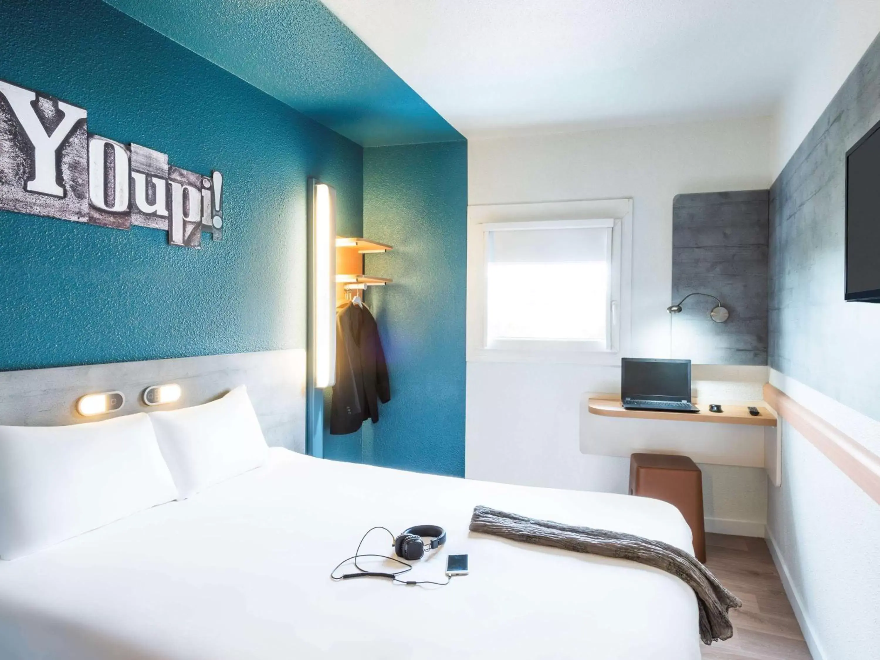 Photo of the whole room, Bed in Ibis budget Rouen Petit Quevilly