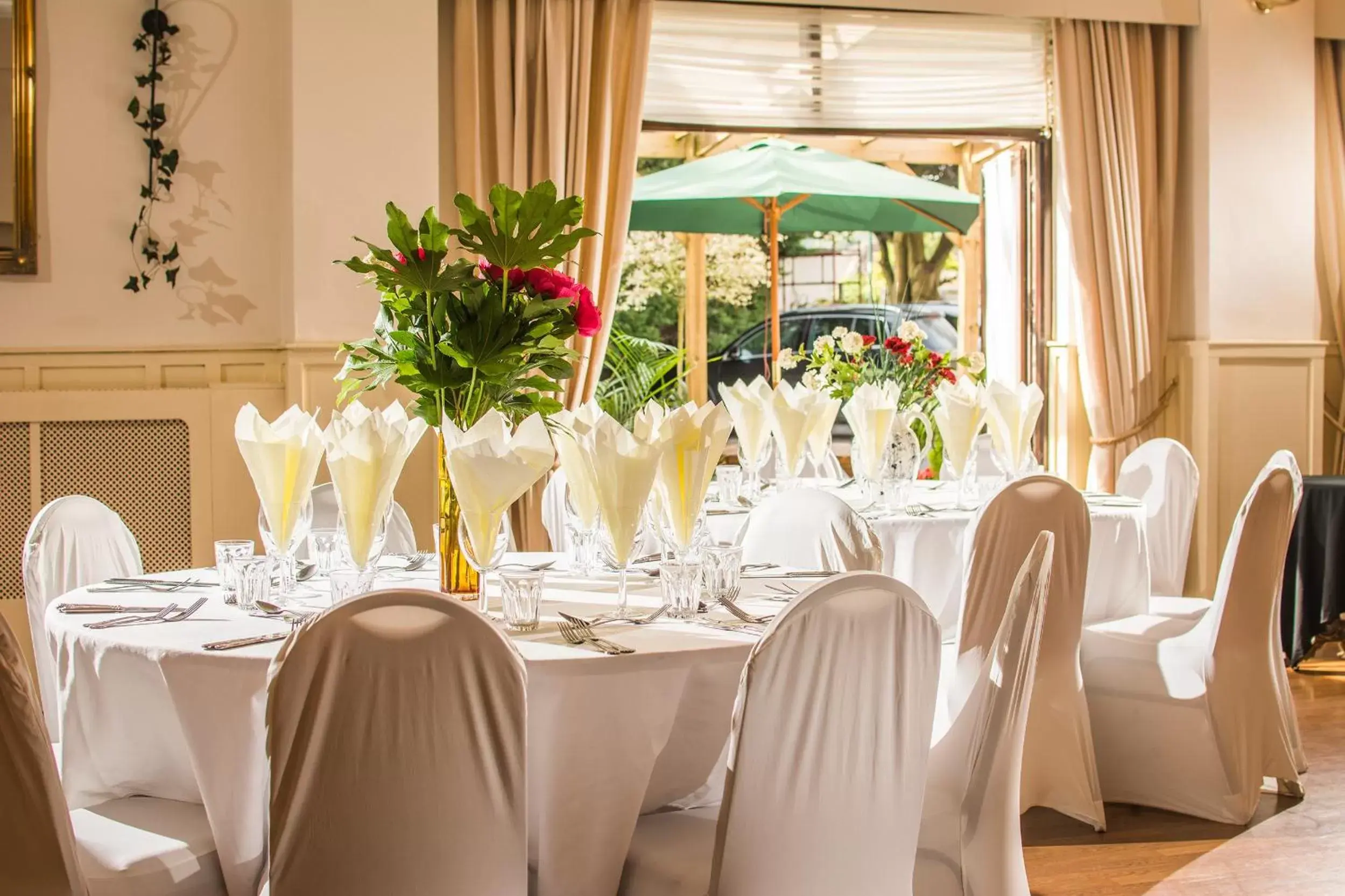 Banquet/Function facilities, Restaurant/Places to Eat in The Castle Hotel