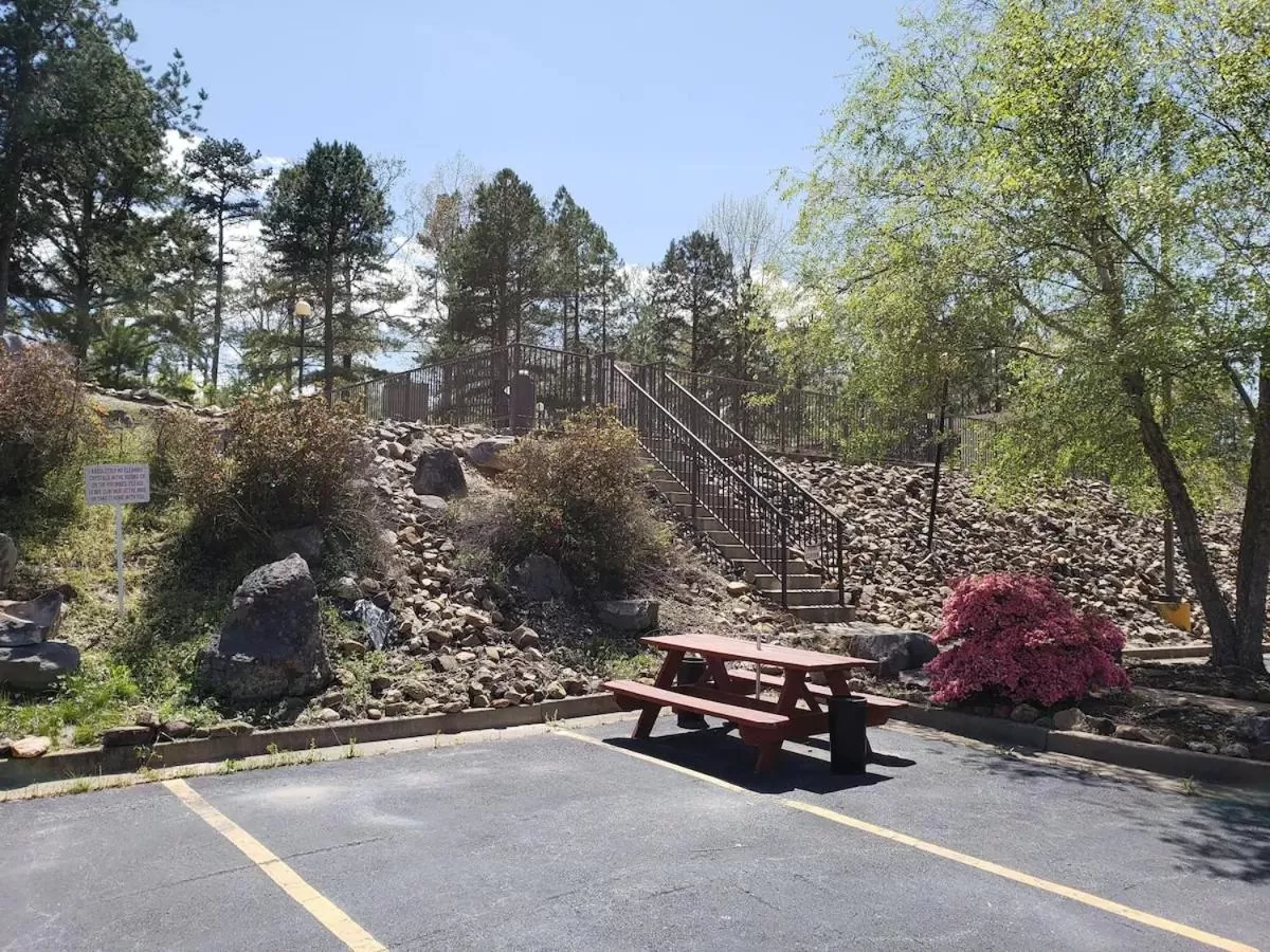 Seating area in Hot Springs Village Inn