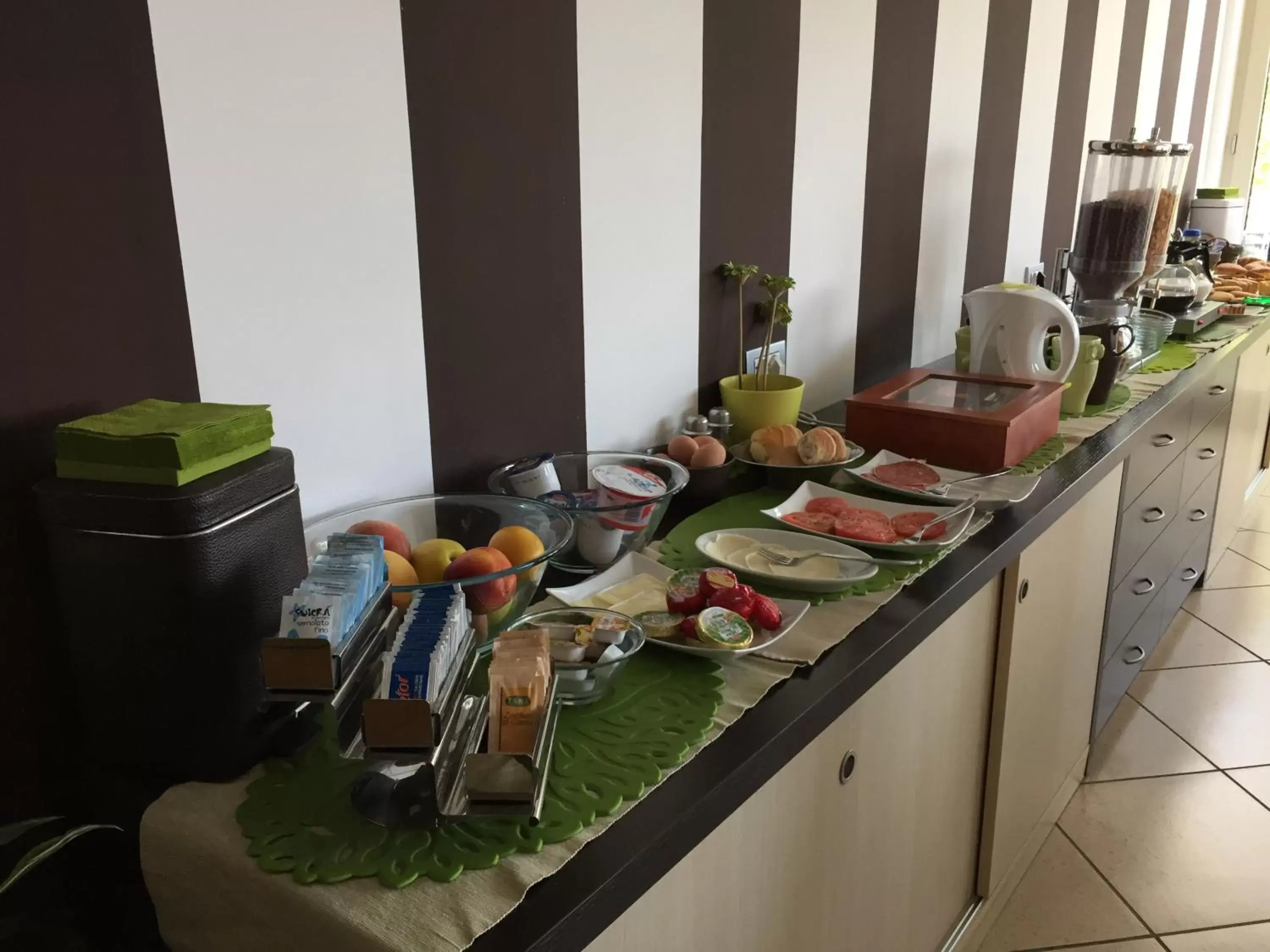 Dining area, Food in De Maria House