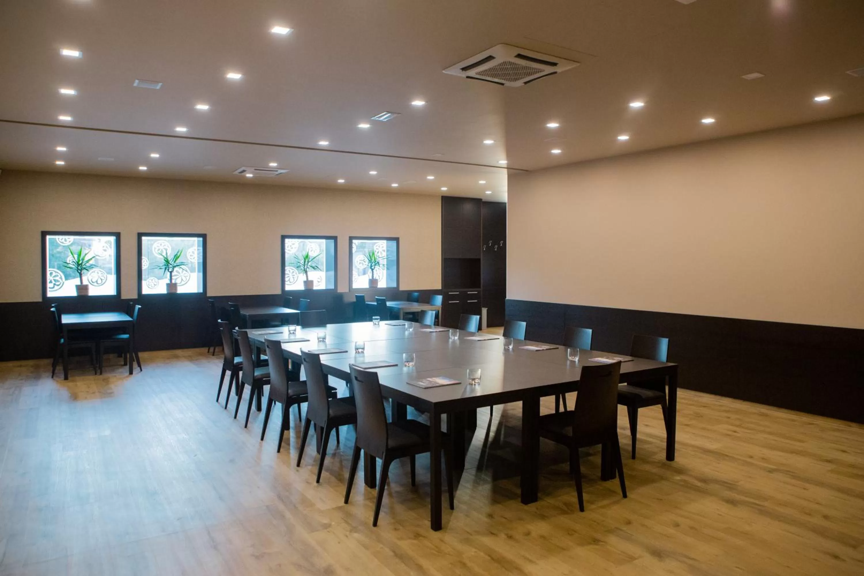 Business facilities in Hotel Pomaranča