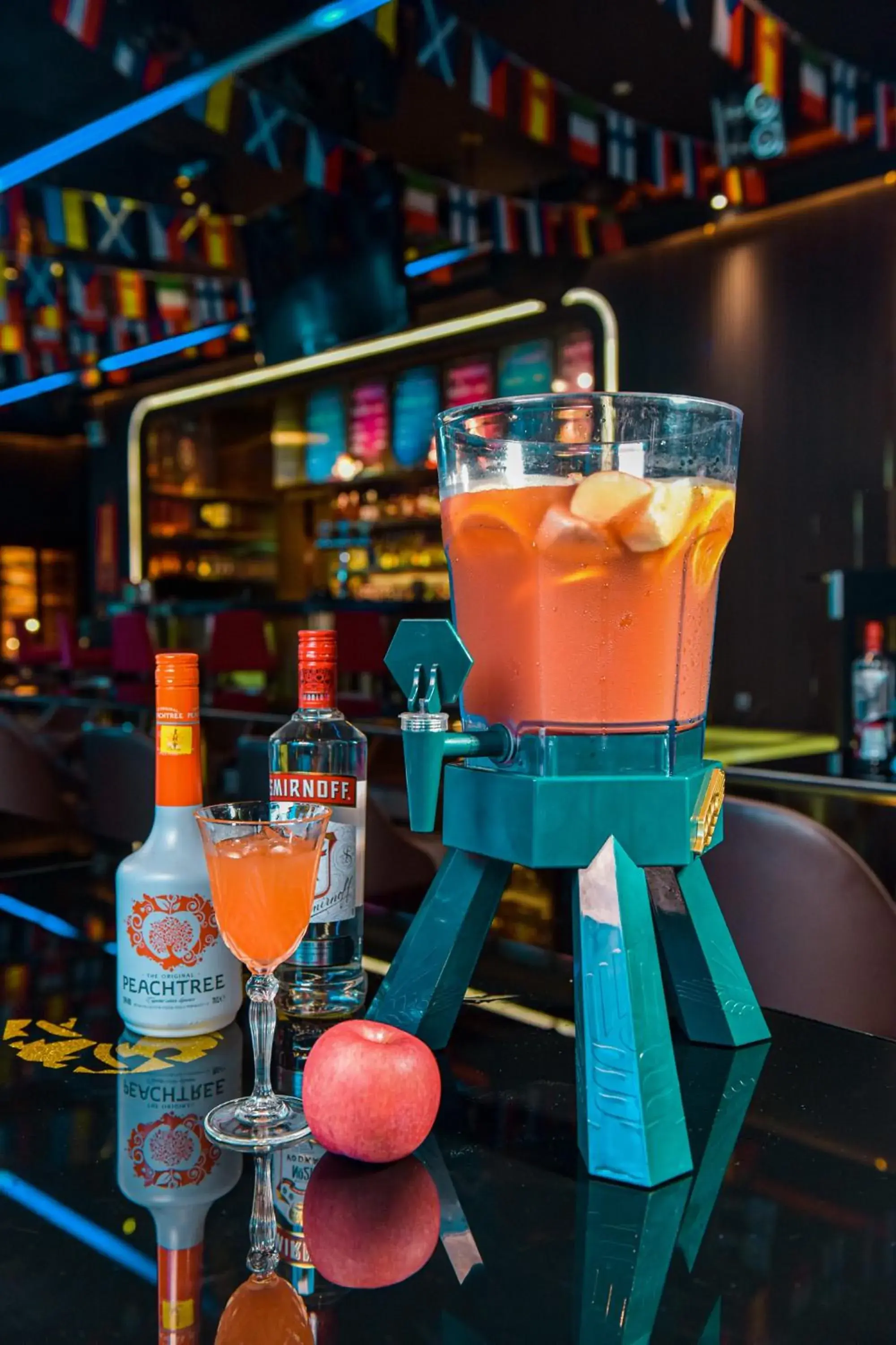 Lounge or bar in Crowne Plaza Huizhou by IHG Lounge or bar in Crowne Plaza Huizhou by IHG