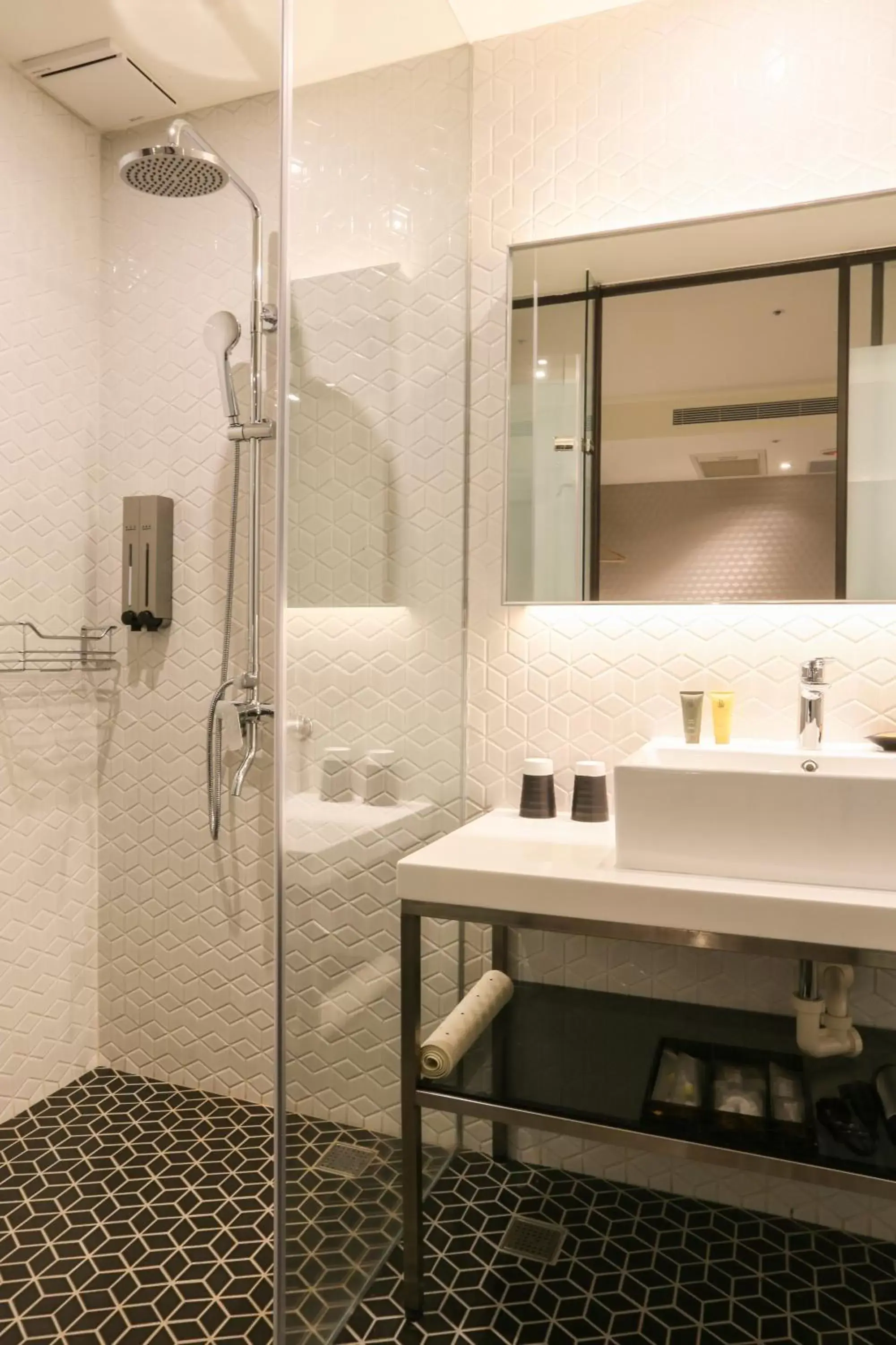 Shower, Bathroom in City Suites - Taipei Nandong