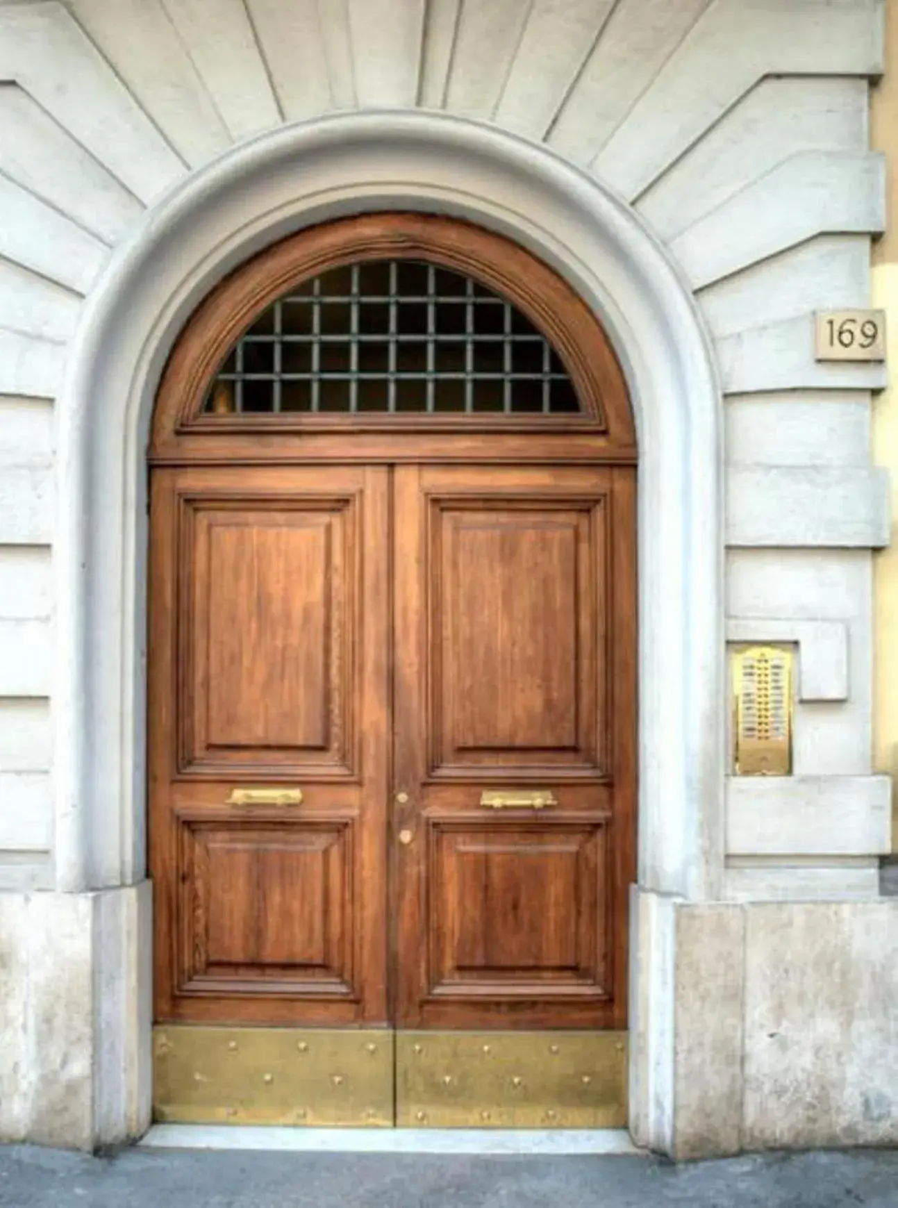 Facade/Entrance in Bdb Luxury Rooms San Pietro