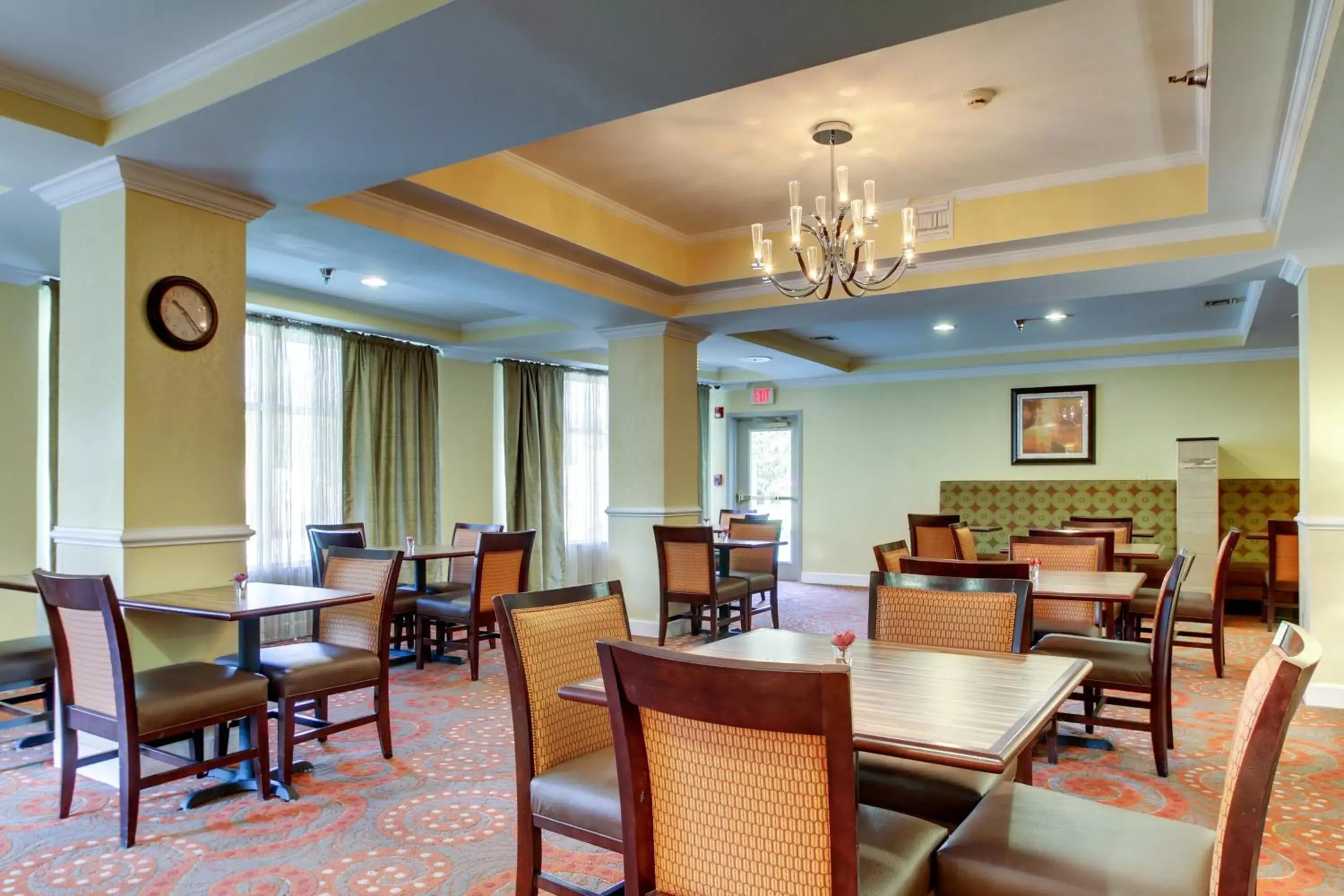 Breakfast, Restaurant/Places to Eat in Holiday Inn Express Hotel & Suites Live Oak, an IHG Hotel