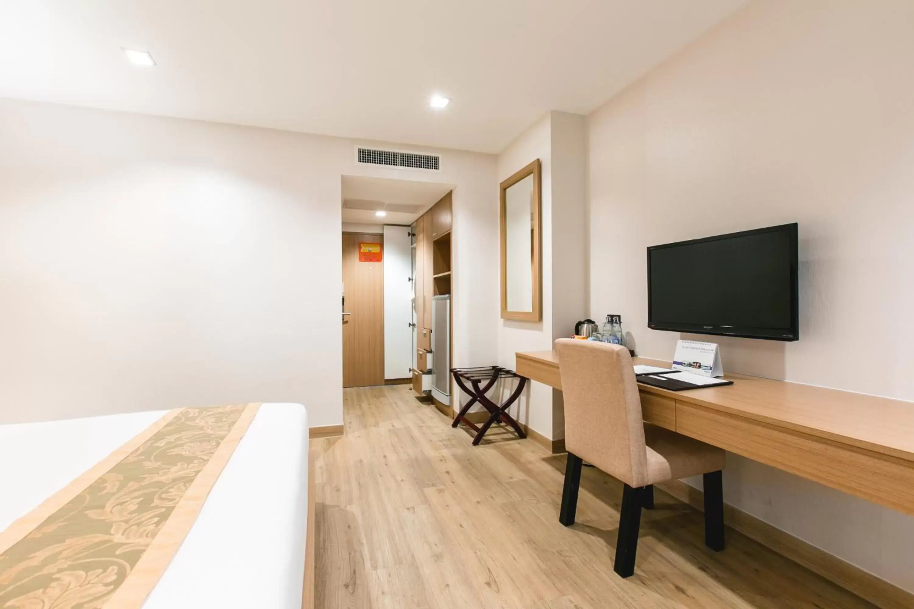 Bedroom, TV/Entertainment Center in Adelphi Pattaya - SHA Extra Plus