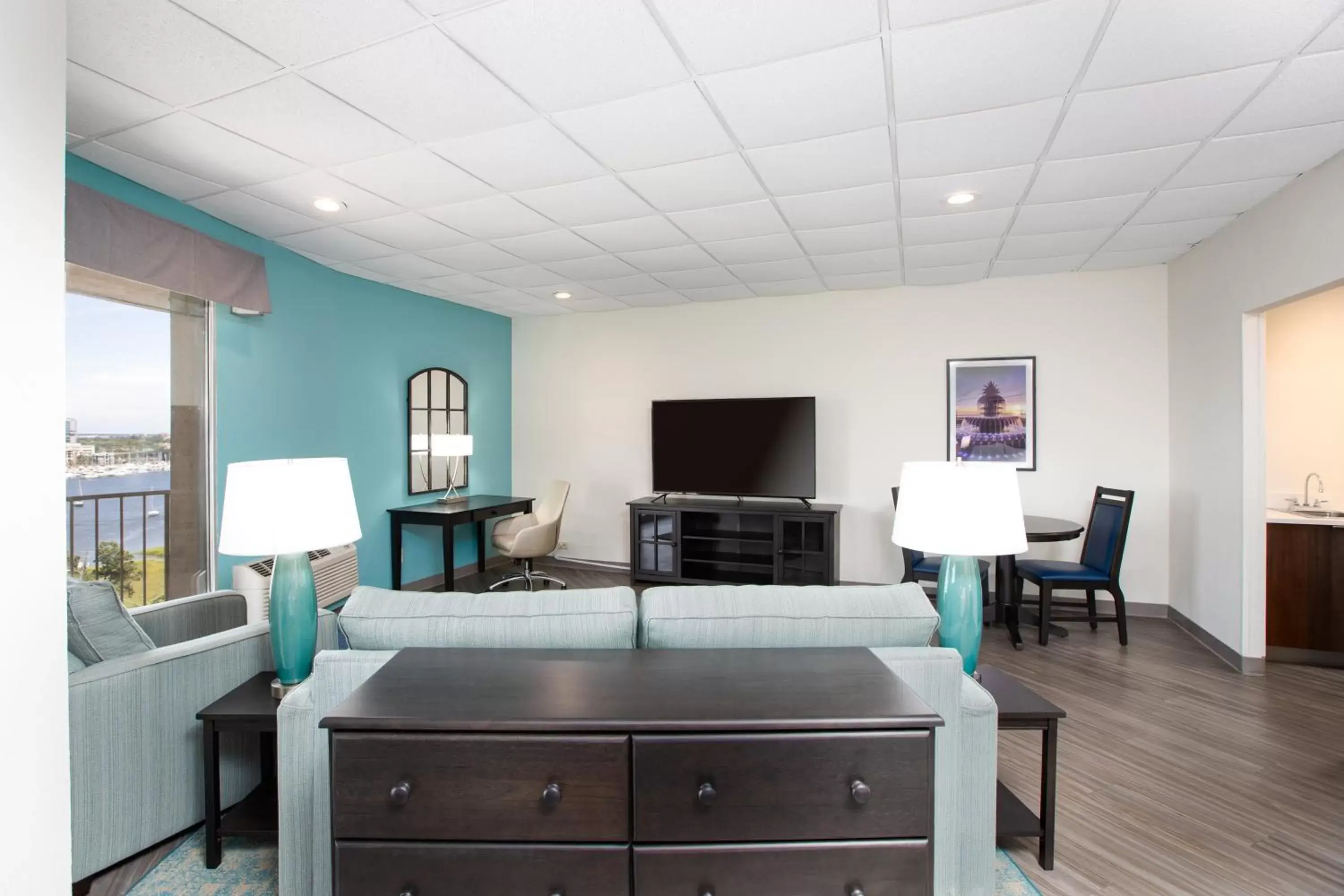 Bedroom, Seating Area in Holiday Inn Charleston-Riverview, an IHG Hotel