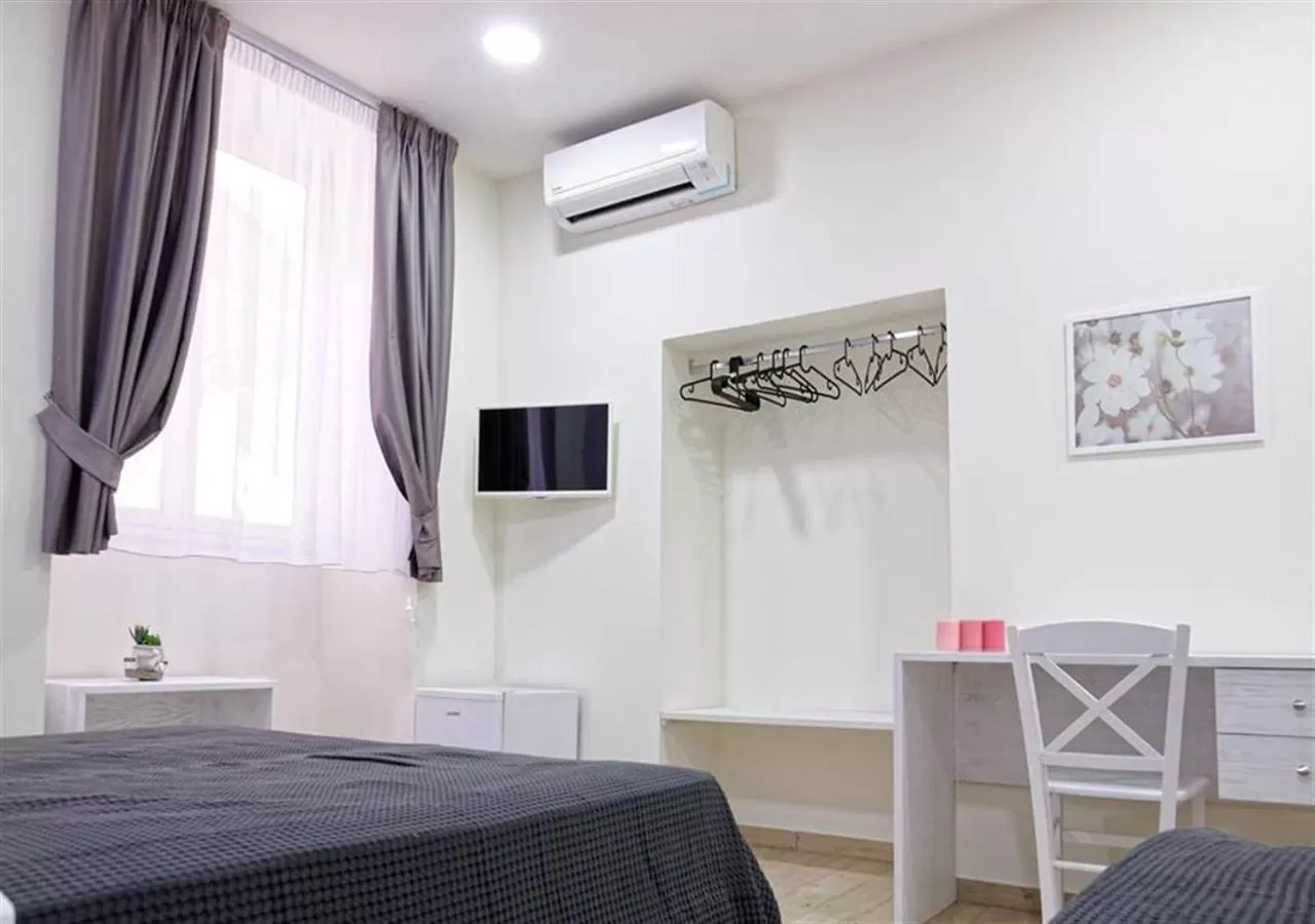 Shower, Bed in ARIEL B&B