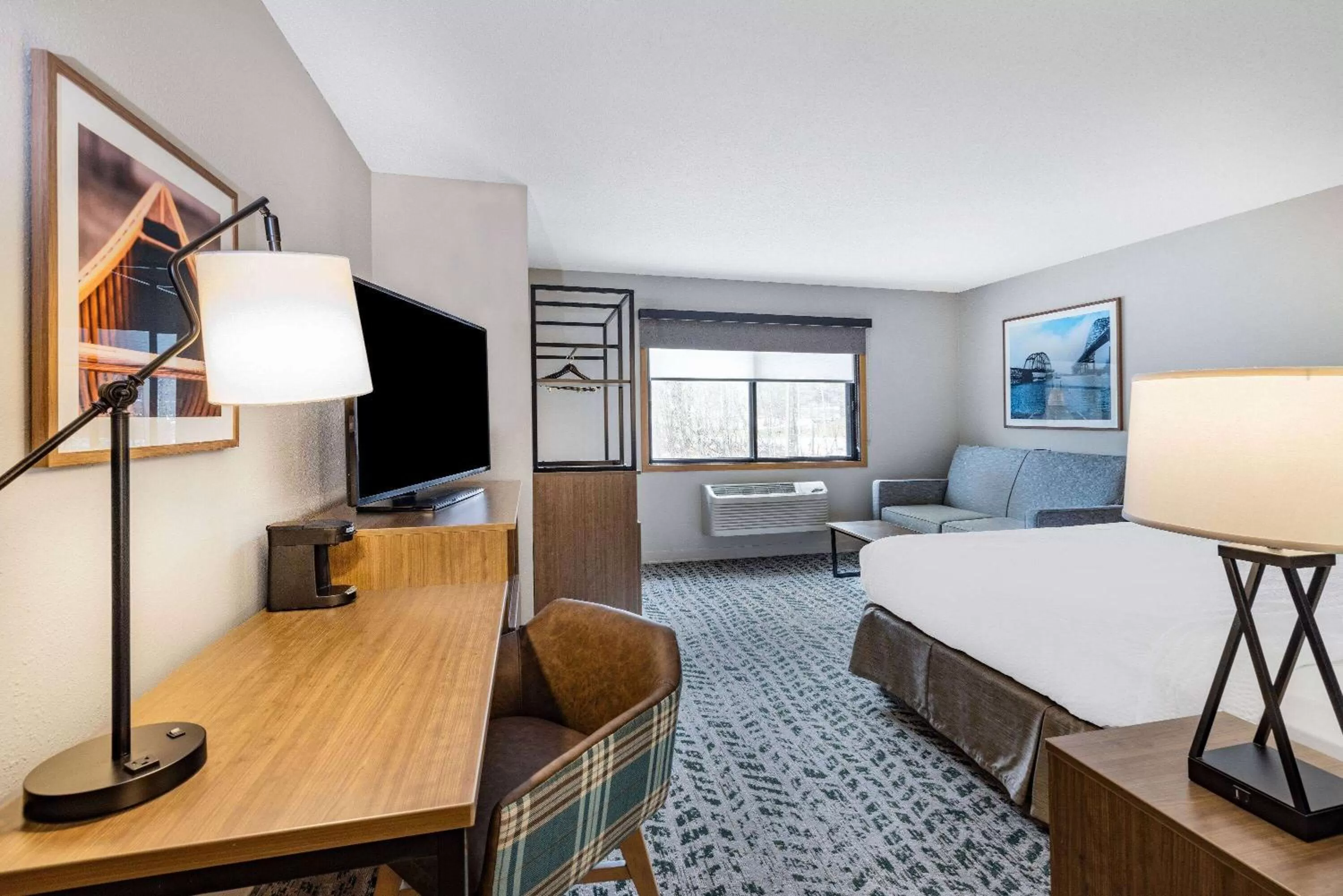 Photo of the whole room, Bed in AmericInn by Wyndham Duluth South Proctor Black Woods Event Ctr