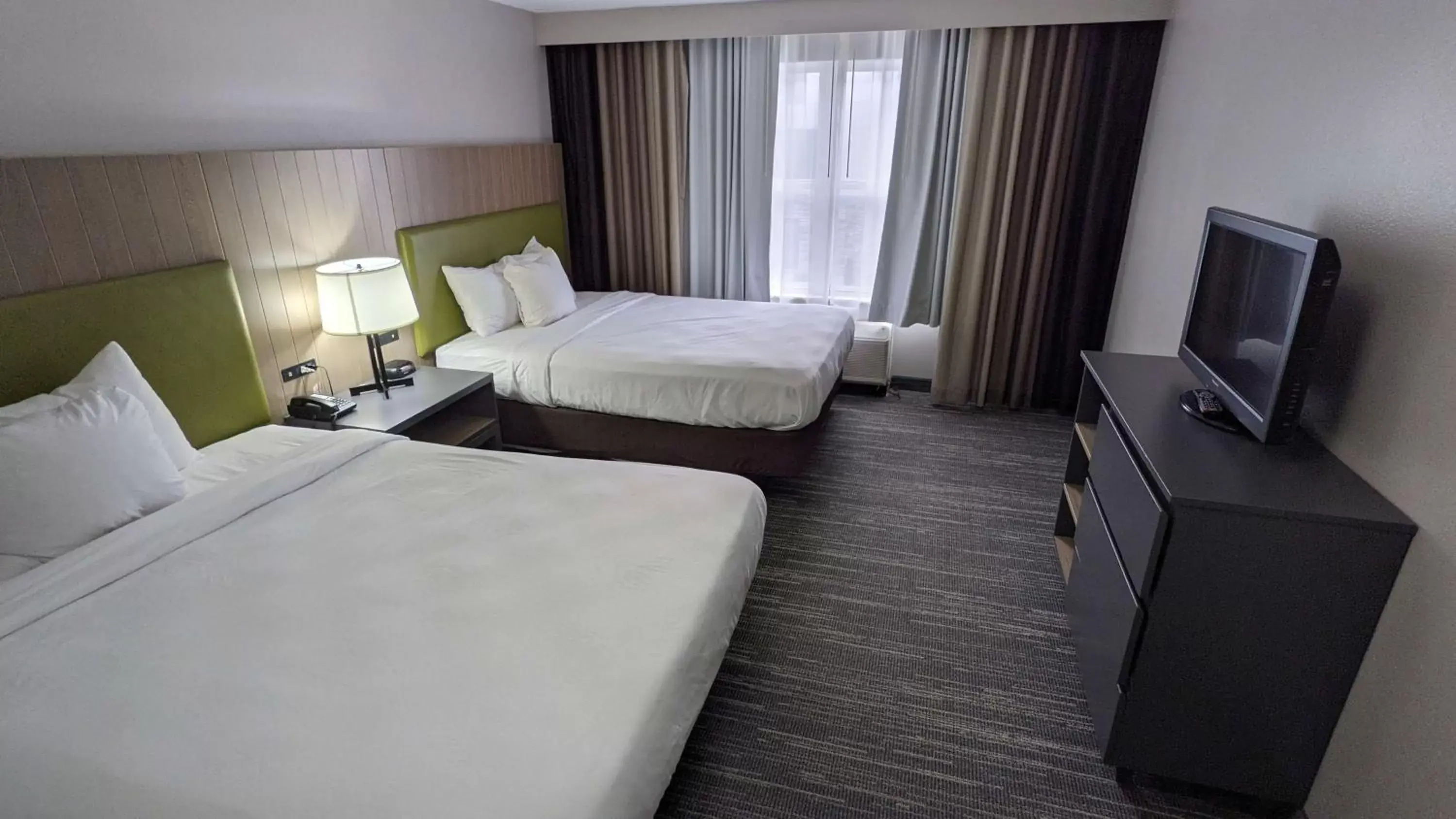 Photo of the whole room, Bed in Country Inn & Suites by Radisson, Cincinnati Airport, KY