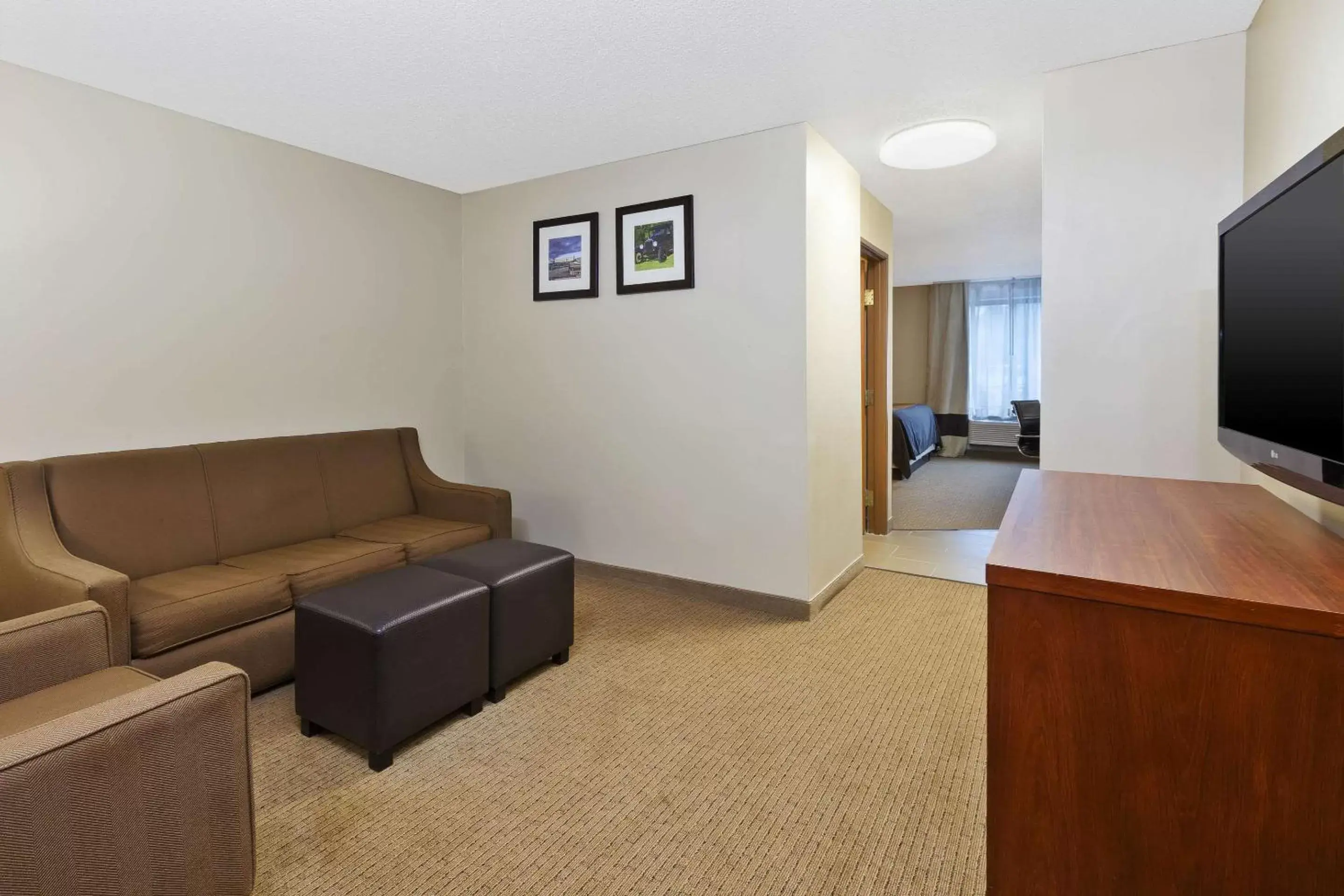 Bedroom, Seating Area in Comfort Inn & Suites Taylor