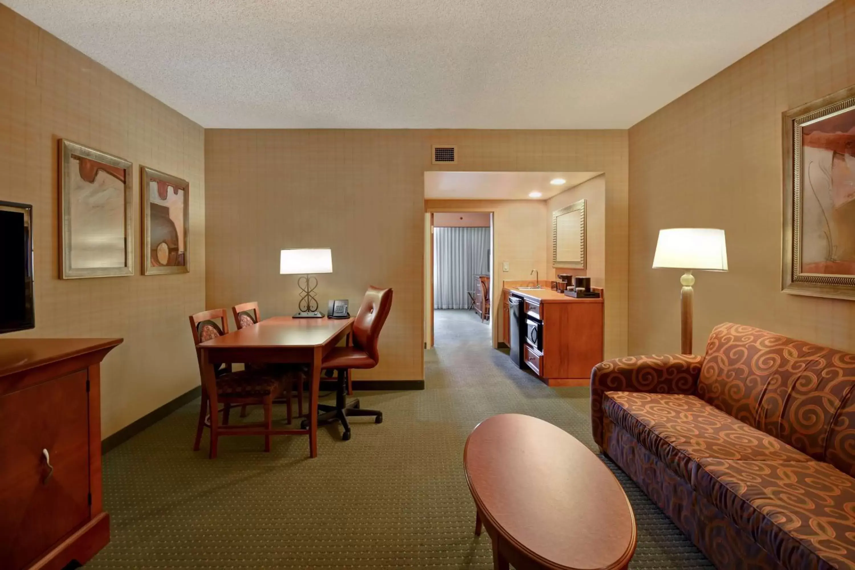 Living room in Embassy Suites Hot Springs - Hotel & Spa