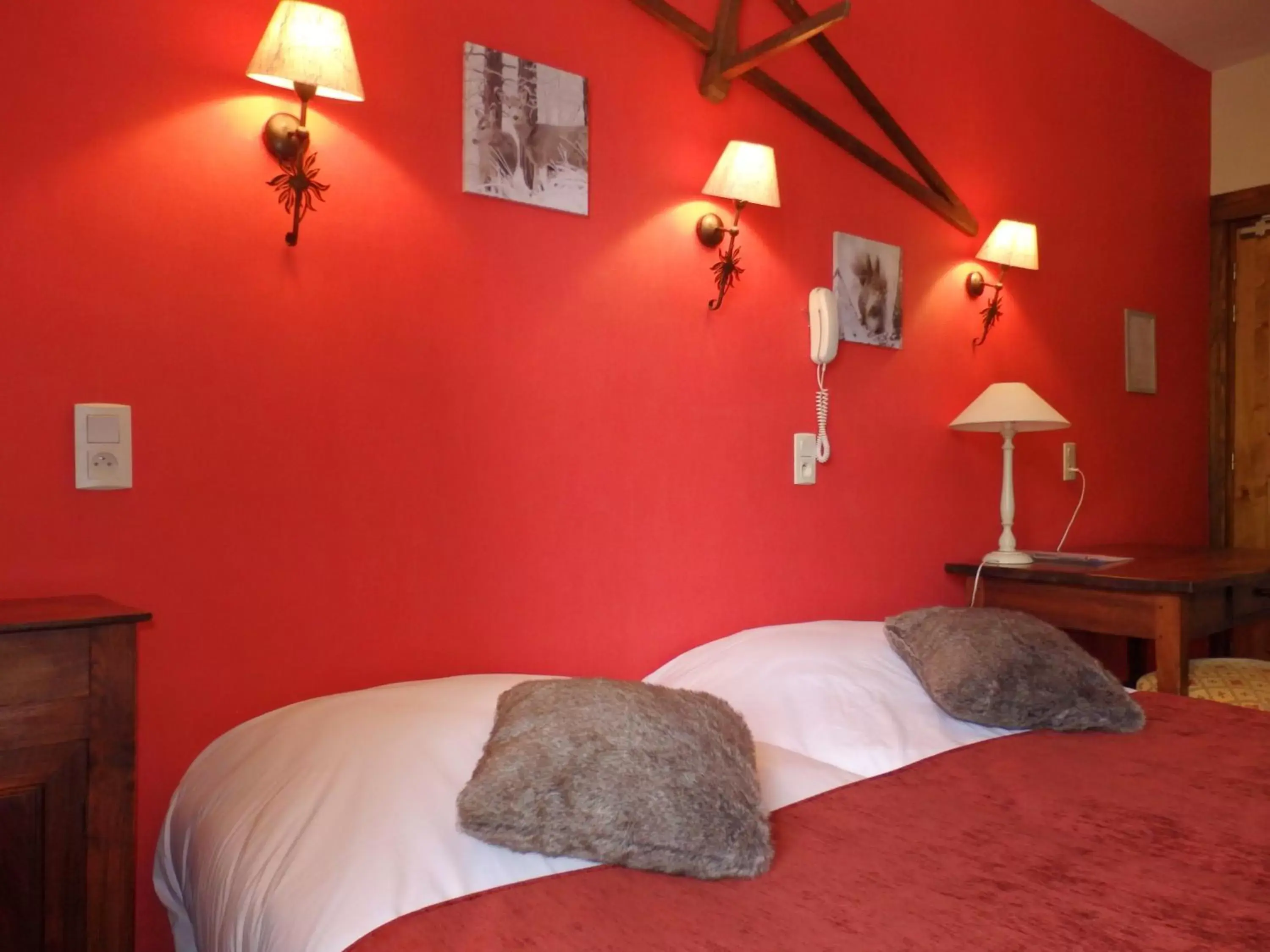 Bathroom, Bed in Hôtel Viallet