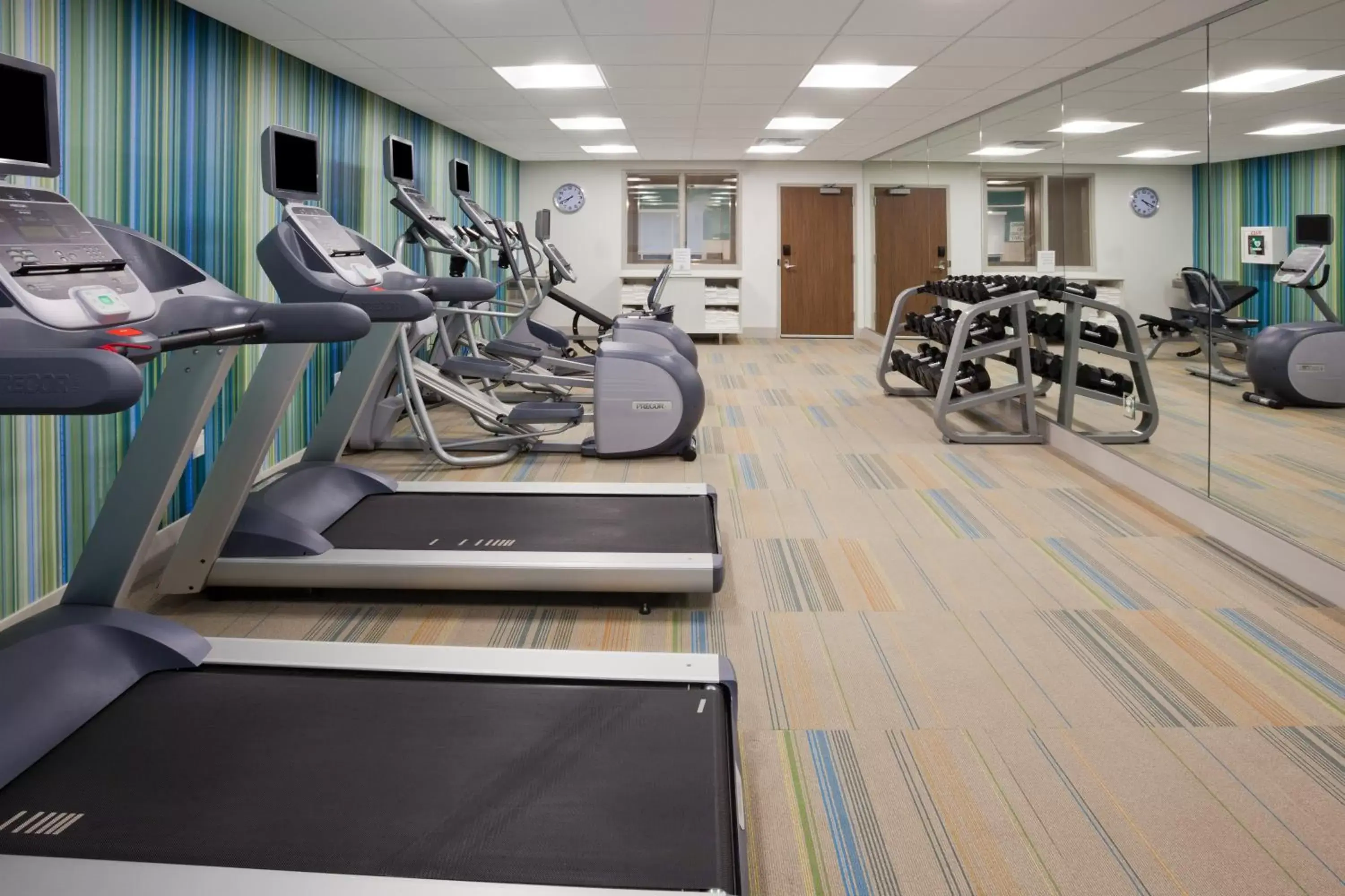 Fitness centre/facilities, Fitness Center/Facilities in Holiday Inn Express and Suites Des Moines Downtown, an IHG Hotel