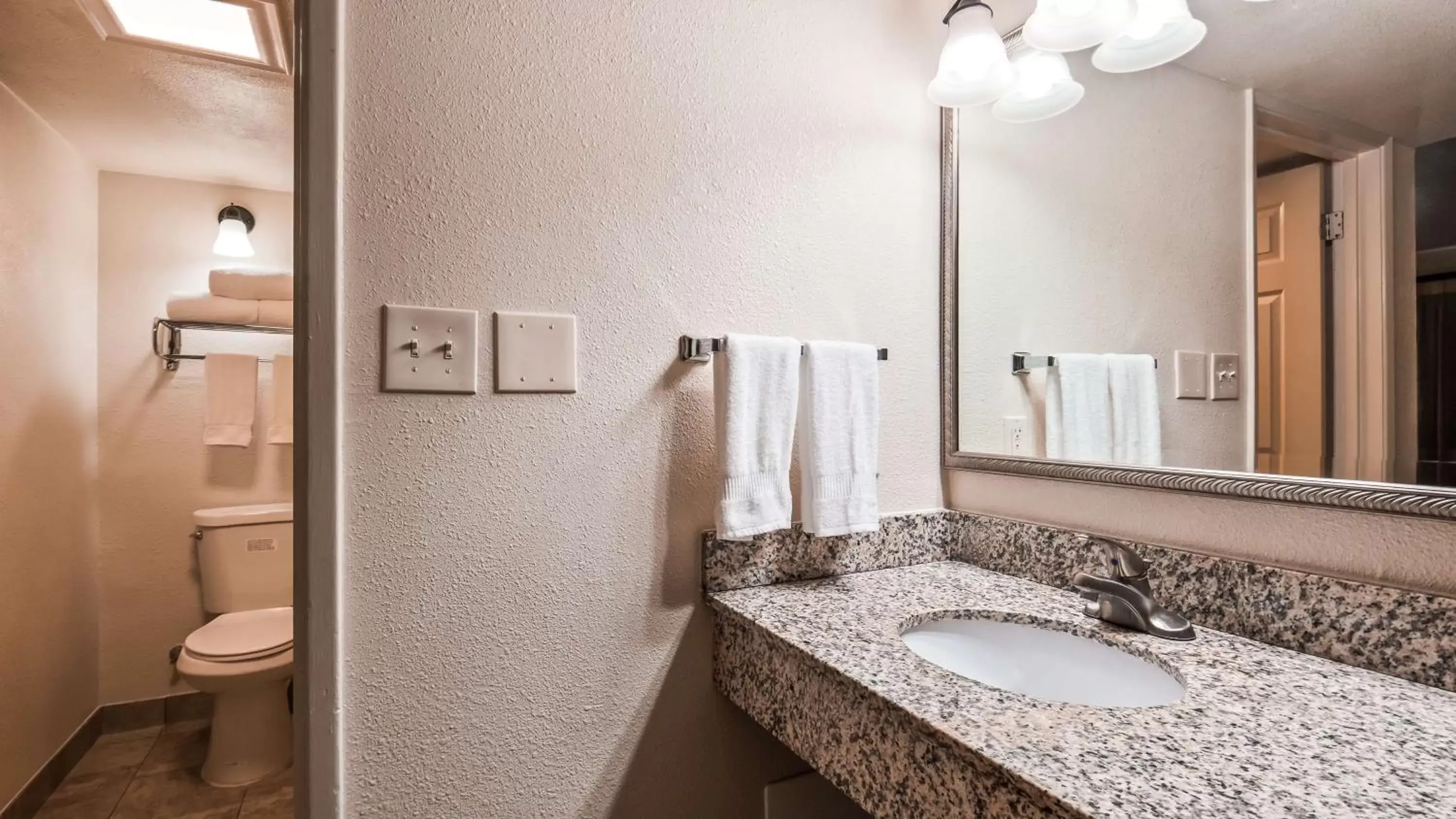 Bathroom in Best Western Town House Lodge