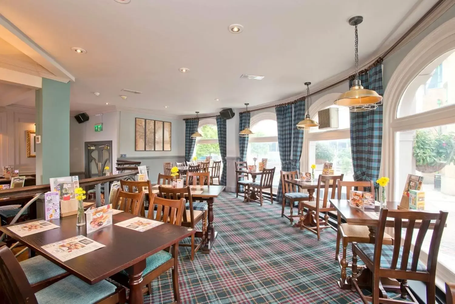 Restaurant/Places to Eat in The Red Lion Hotel