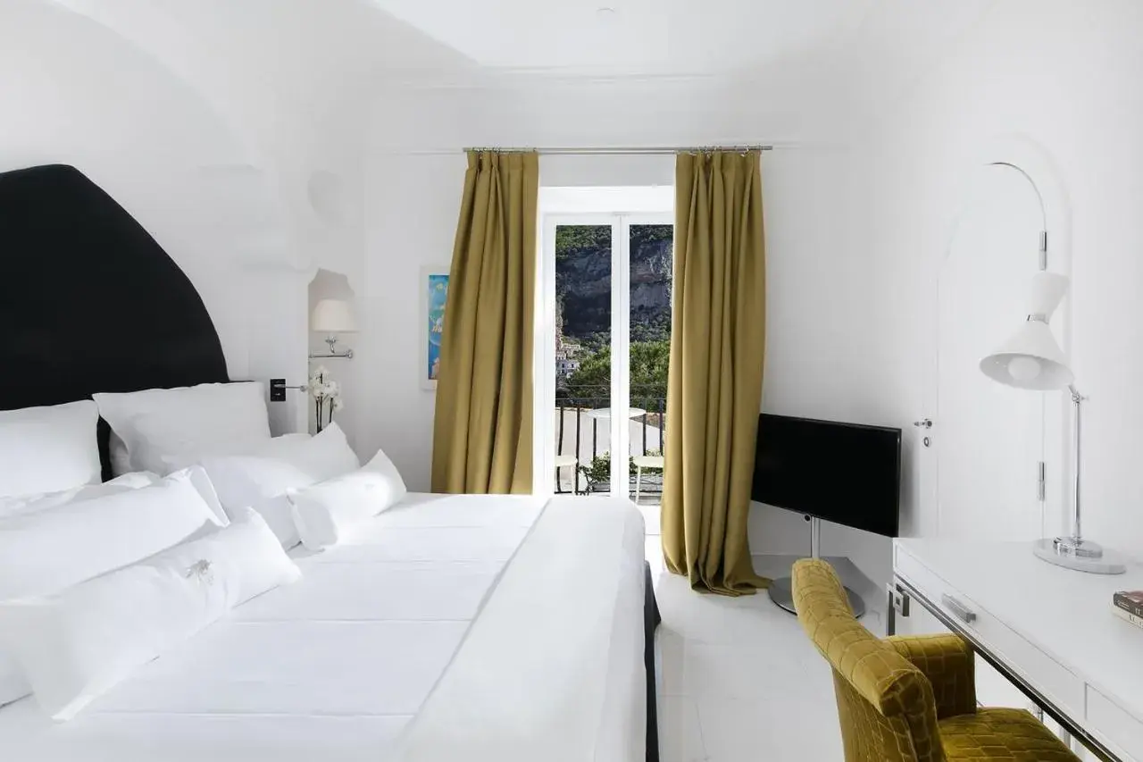 Standard Double Room with Partial Town View in Hotel Villa Franca Standard Double Room with Partial Town View in Hotel Villa Franca