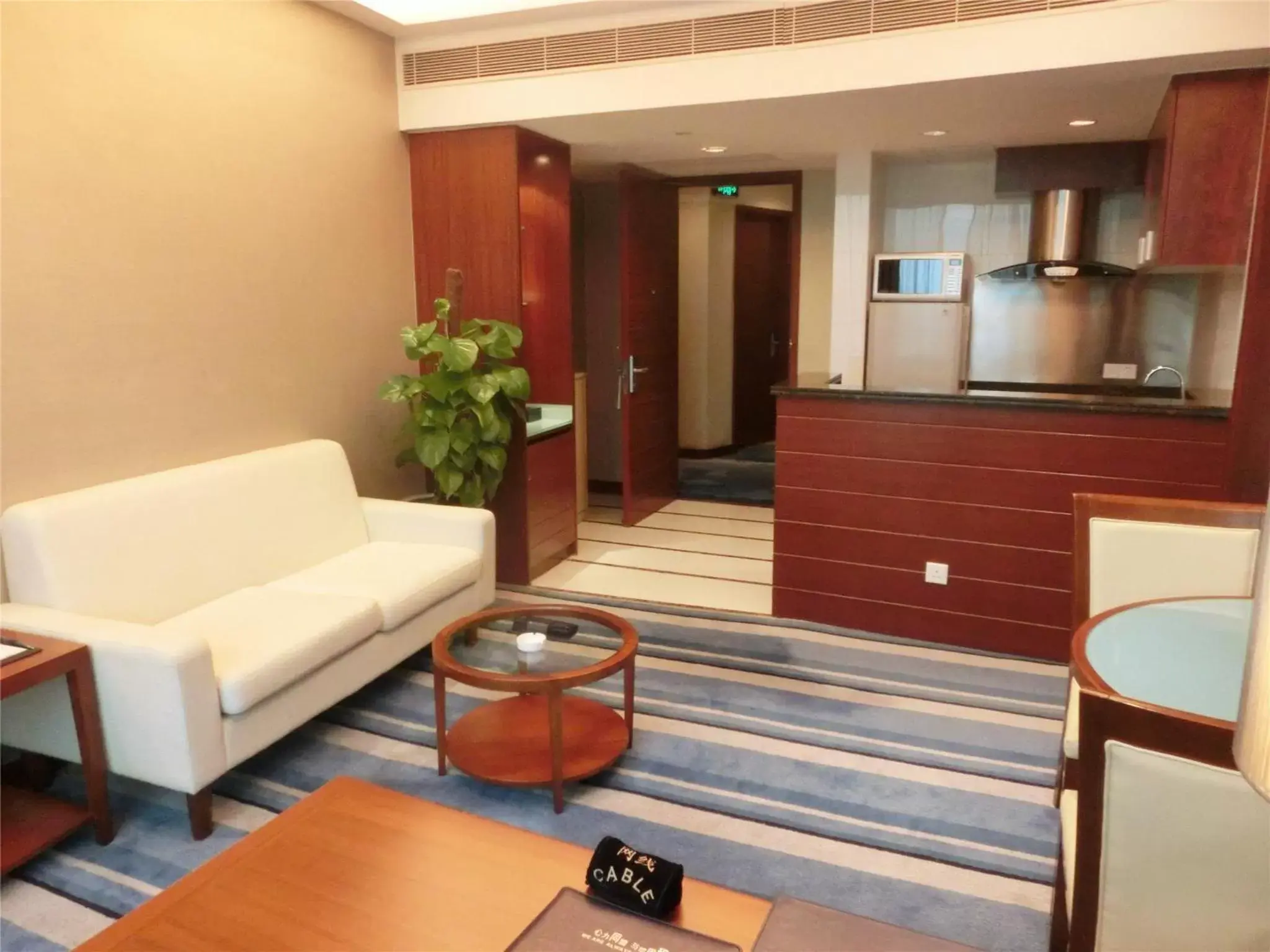 Living room, Lobby/Reception in Ocean Hotel